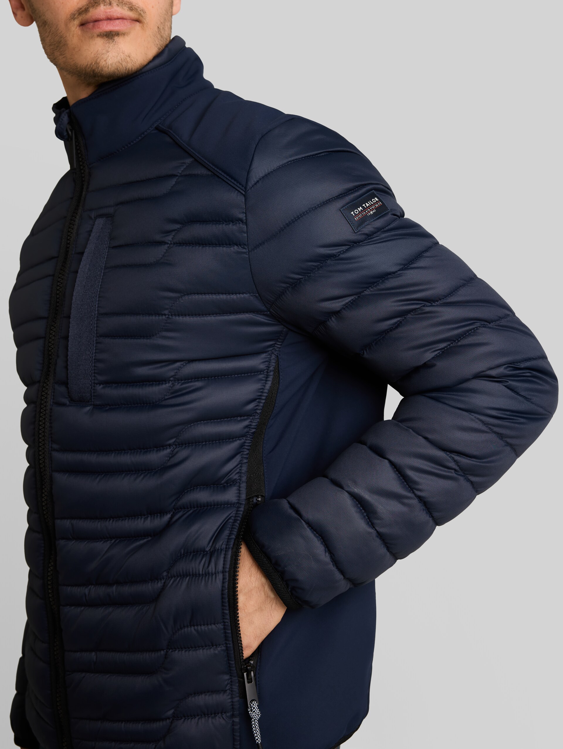 Lightweight Hybrid Steppjacke mit Stehkragen - sky captain blue - Detail-Model-Ansicht