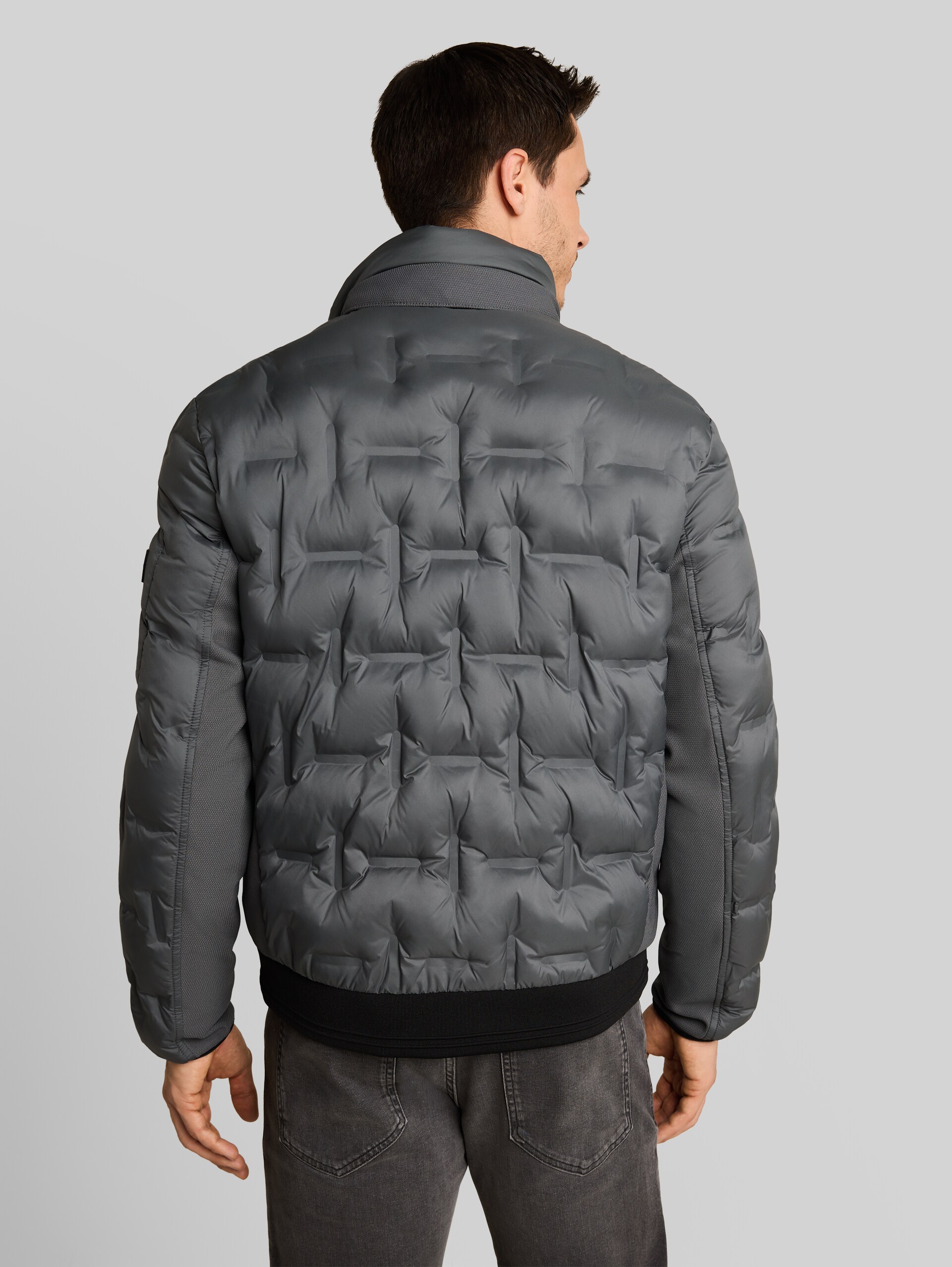 Hybride gewatteerde jas met opbergbare capuchon - Darkest Olive - Model-achteraanzicht