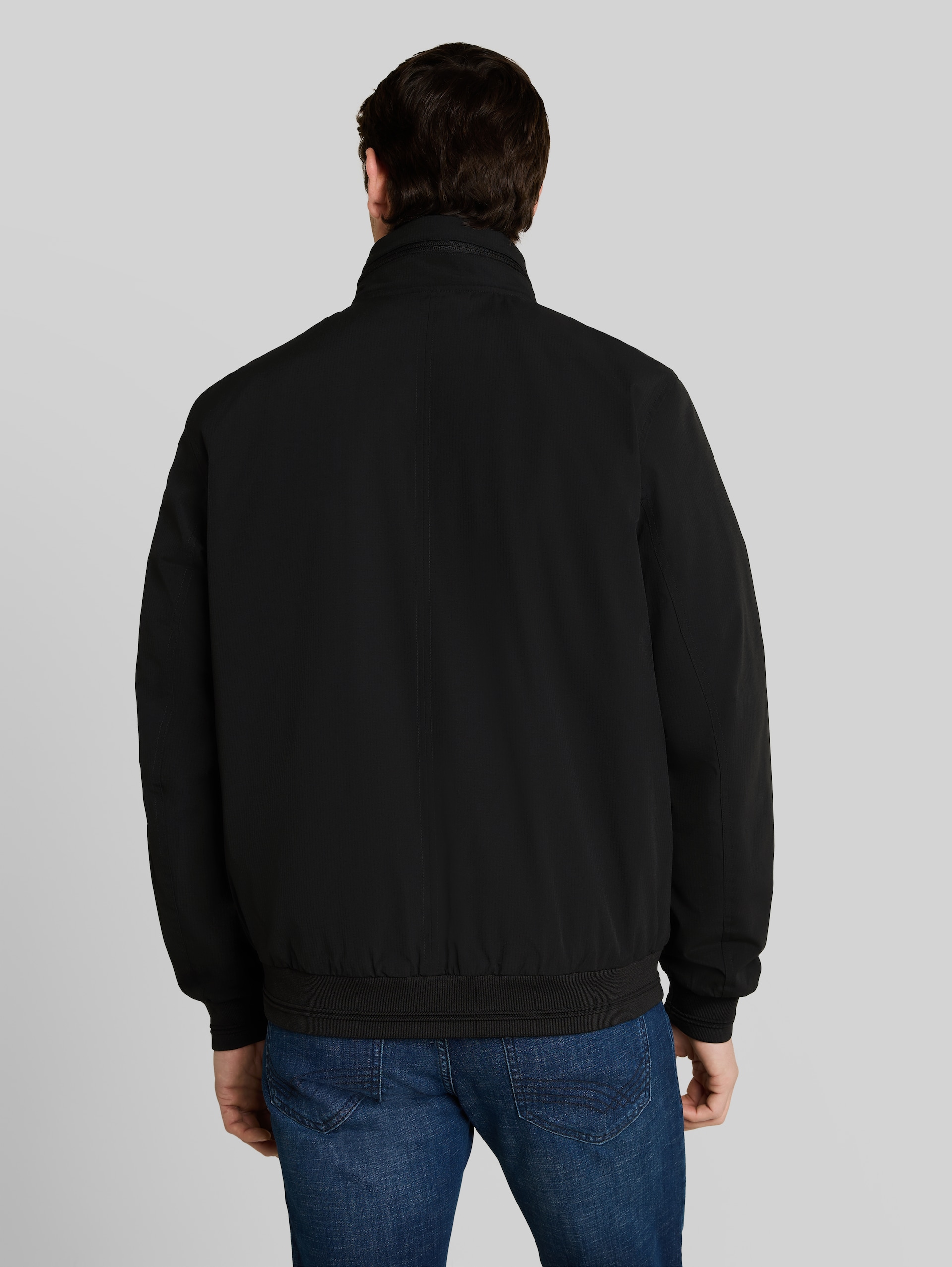 Blouson met opbergbare capuchon - Black - Model-achteraanzicht