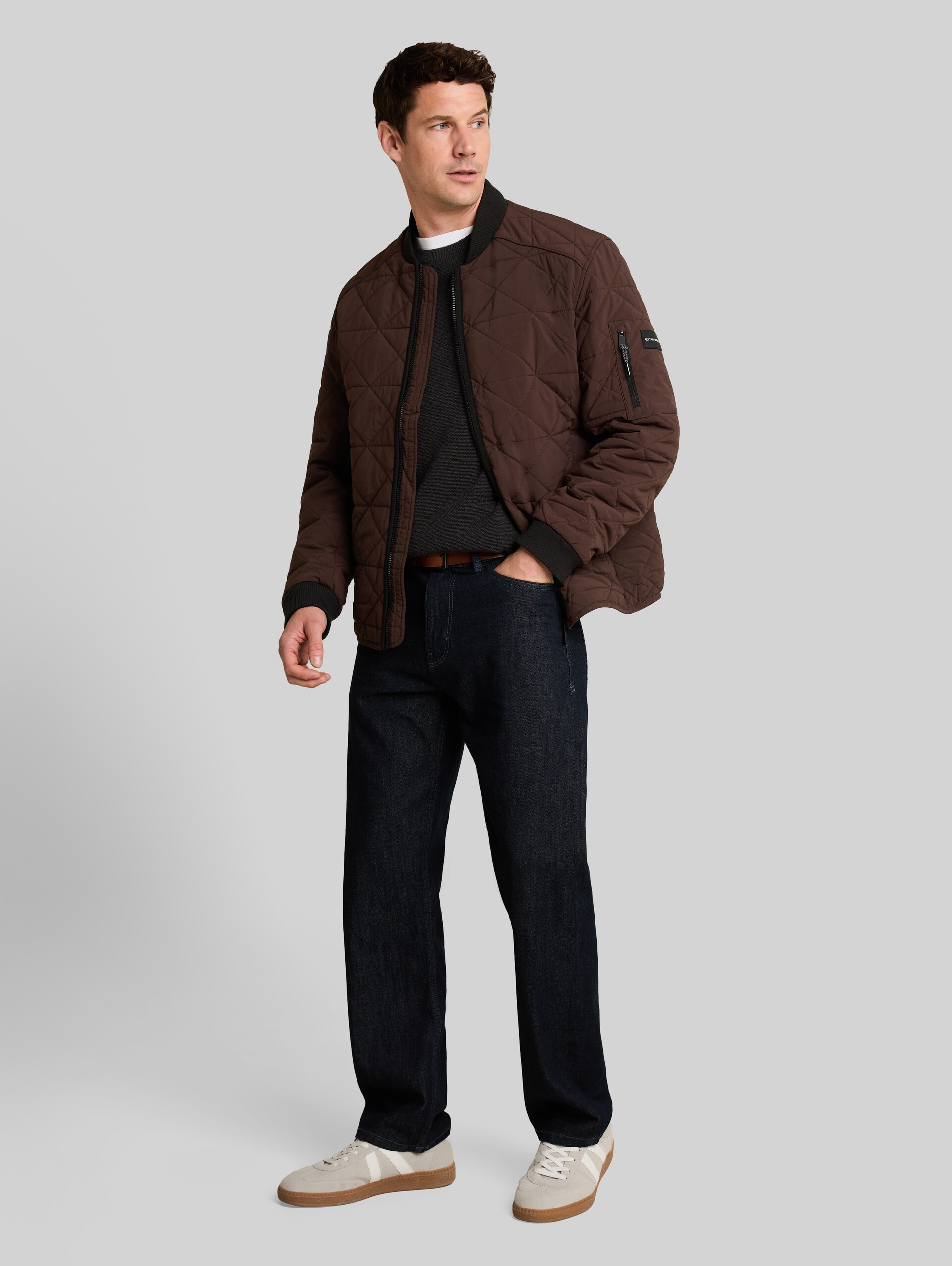 Bomberjacke aus wasserabweisendem Material - java dark brown - seitliche Model-Ansicht