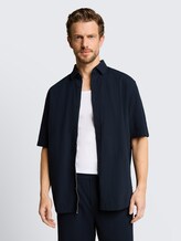 Chemise à manches courtes en seersucker Comfort Fit - sky captain blue - Découpe Vue de face du modèle