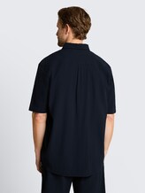 Chemise à manches courtes en seersucker Comfort Fit - sky captain blue - Découpe Vue arrière du modèle