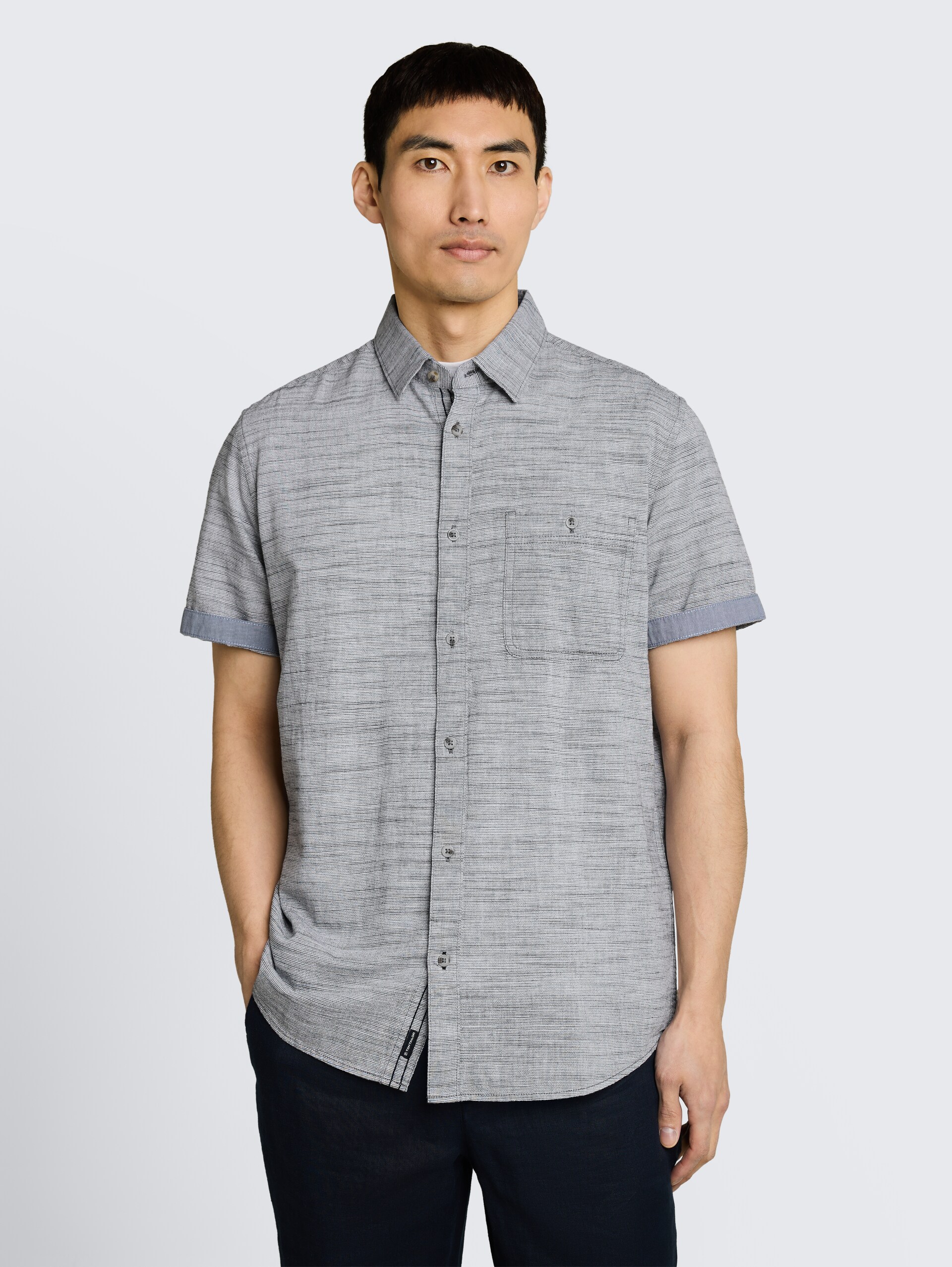 Regular Fit Kurzarmhemd aus Baumwolle - navy horizontal stripe - Ausschnitt Model-Vorderansicht