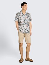 Regular fit resort-overhemd met korte mouwen van viscose - off white beach design - Model vooraanzicht