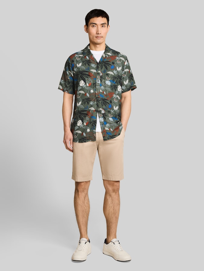 Regular fit resort short-sleeved shirt in viscose by Men, leaf green beach design