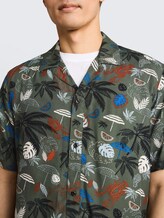 Regular fit resort-overhemd met korte mouwen van viscose - leaf green beach design - Detailaanzicht model