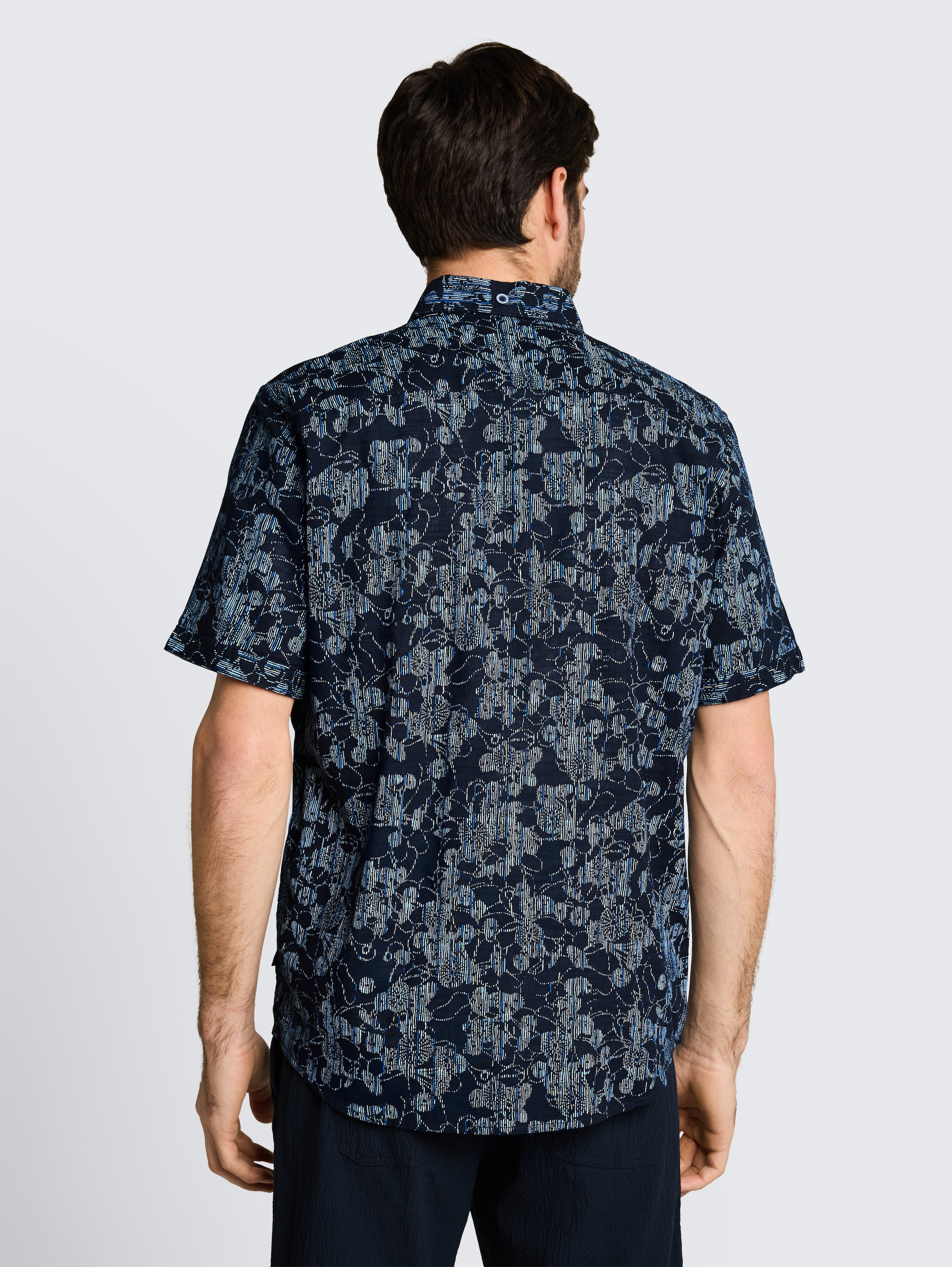 Regular fit overhemd met korte mouwen en patroon - navy irregular design - Neklijn model-achteraanzicht