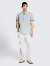 Regular Fit Kurzarmhemd mit Stehkragen - white navy small stripe - Model-Vorderansicht