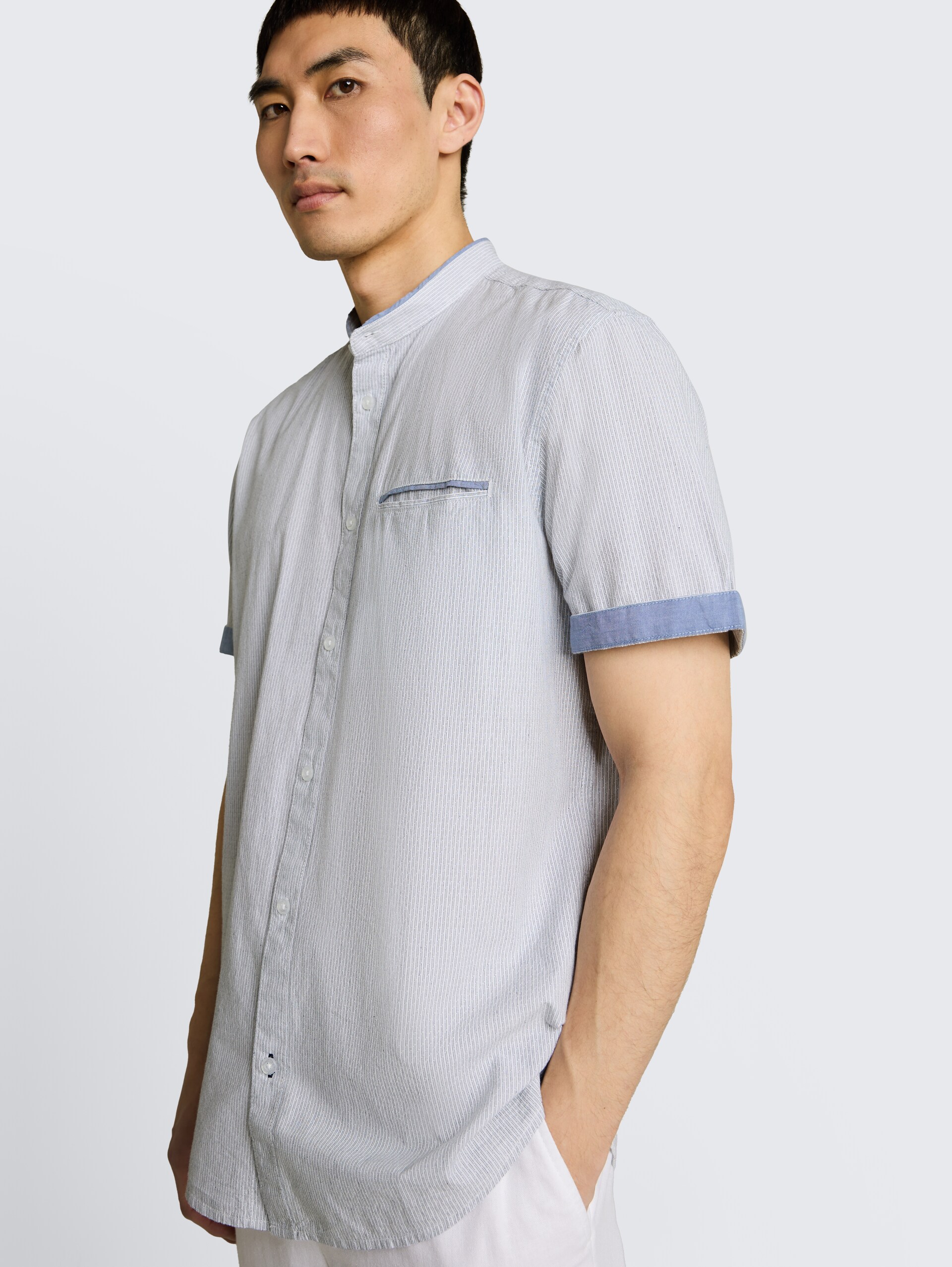 Regular Fit Kurzarmhemd mit Stehkragen - white navy small stripe - Detail-Model-Ansicht
