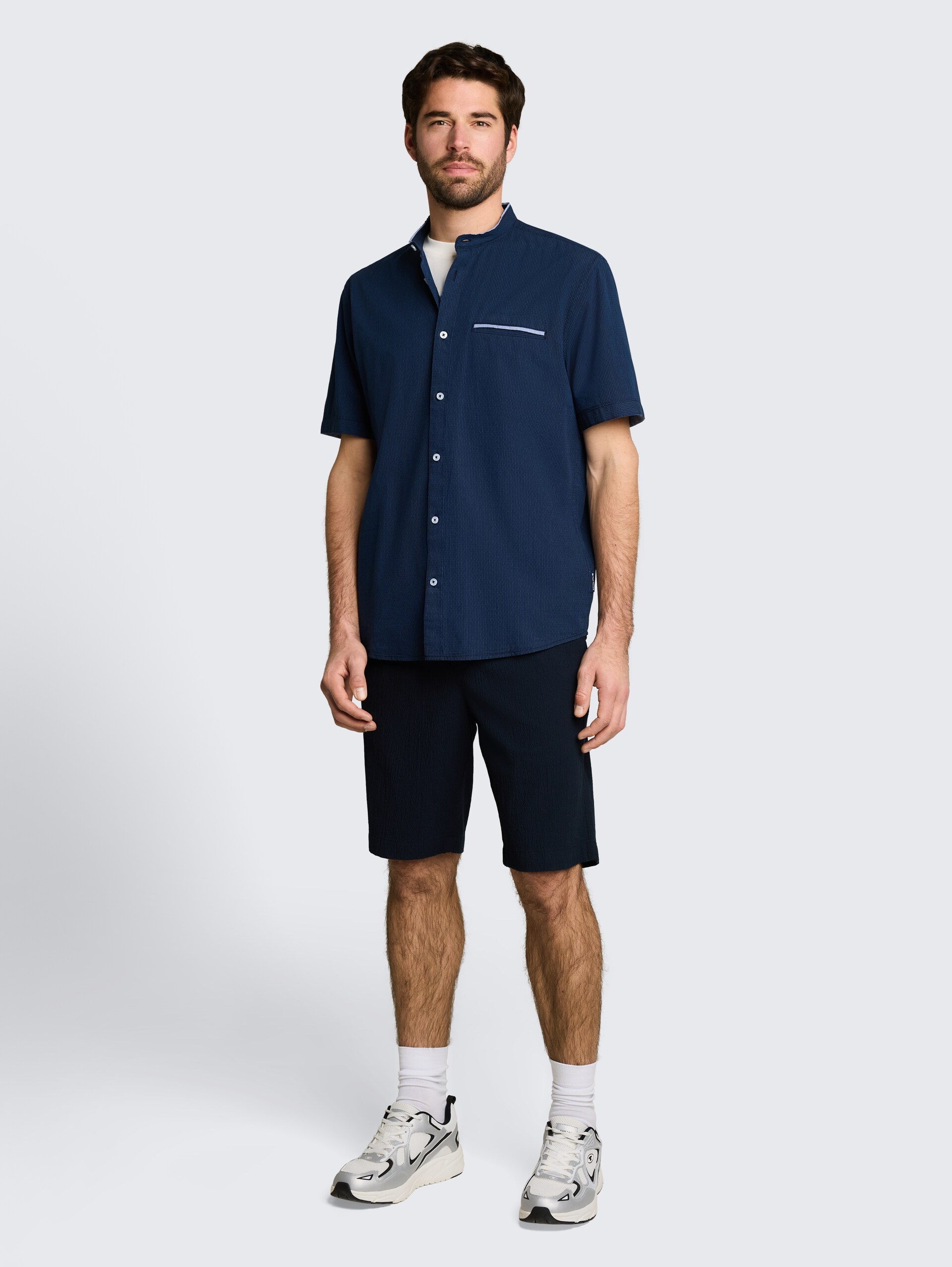 Regular fit overhemd met korte mouwen en opstaande kraag - navy small stripe - Model vooraanzicht