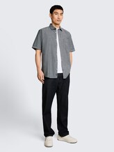 Regular fit overhemd met korte mouwen en borstzak - navy structure - Model vooraanzicht