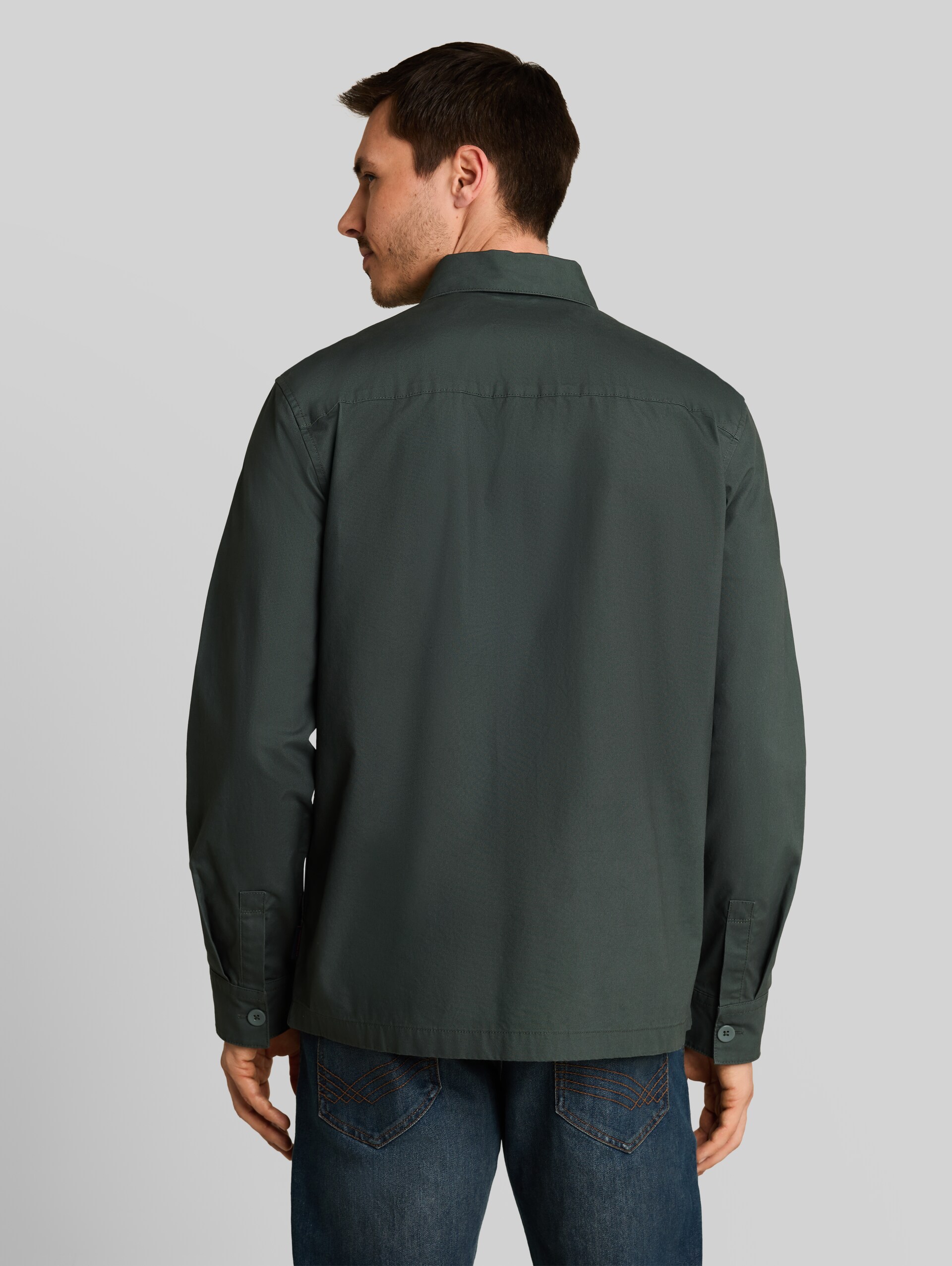 Overshirt with side pockets - Darkest Olive - Neckline model-back view