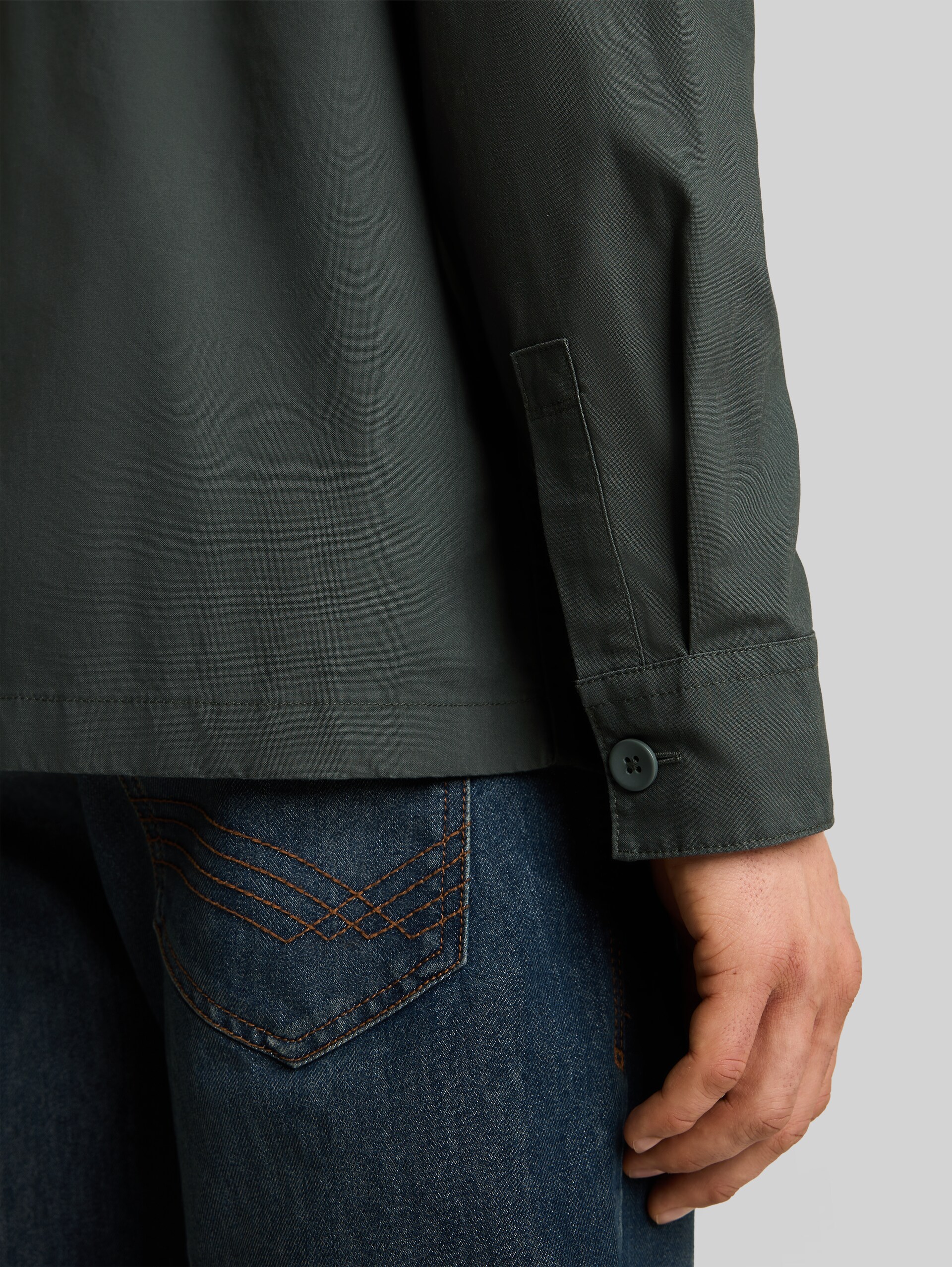 Overshirt with side pockets - Darkest Olive - Detail model view