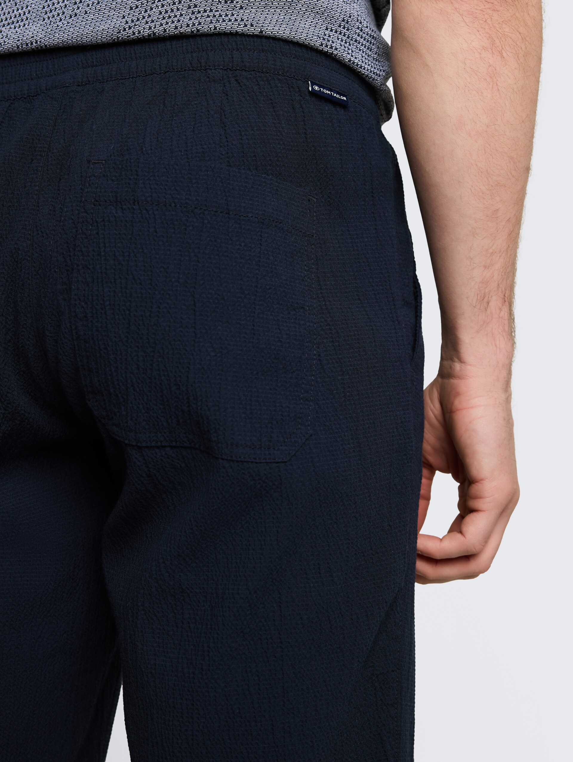 Seersucker Shorts mit elastischem Bund - sky captain blue - Detail-Model-Ansicht