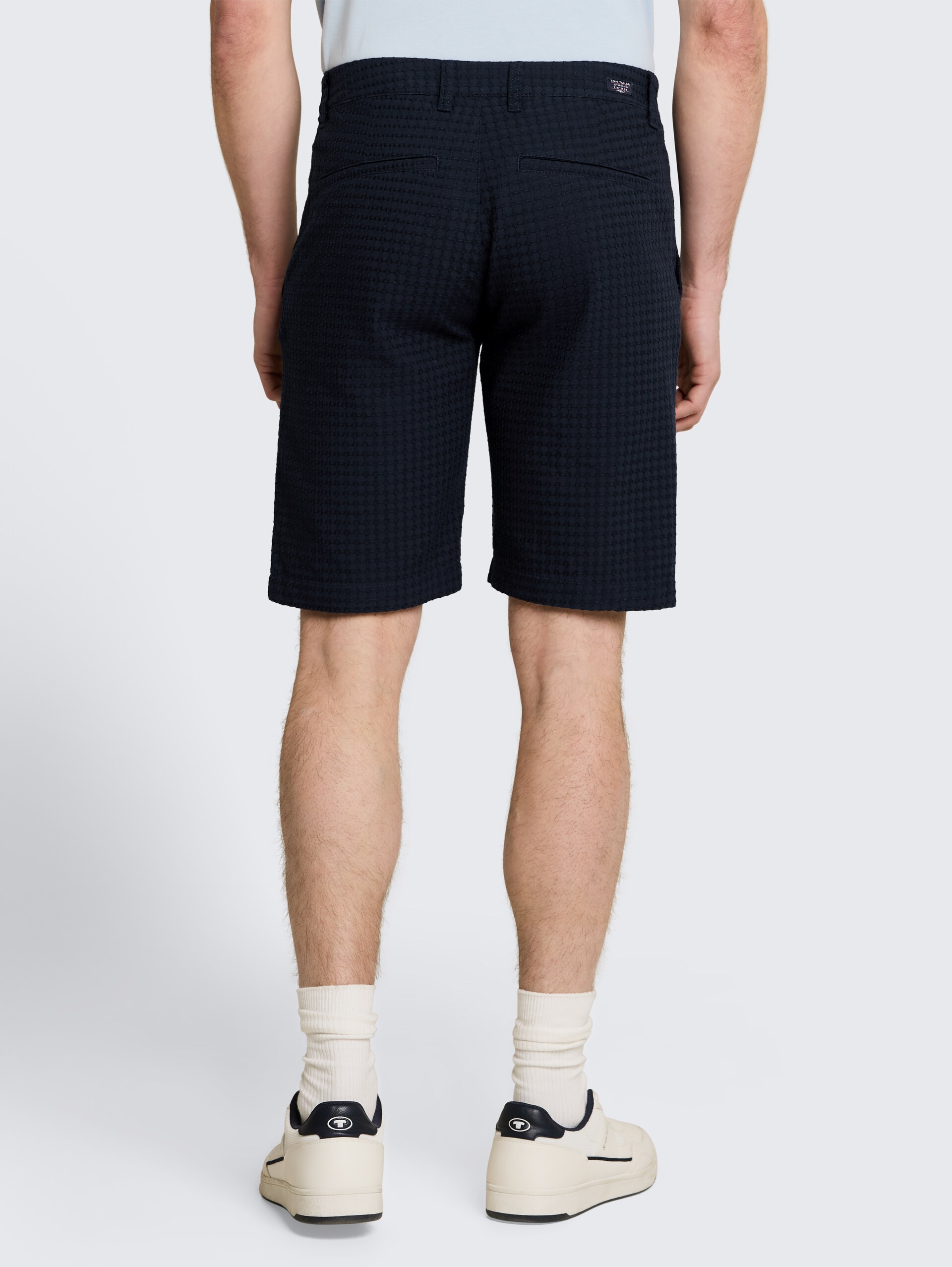 Jacquard chino-short van katoen - sky captain blue - Neklijn model-achteraanzicht