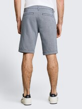 Chino Shorts mit Stretch - navy structure - Auschnitt Model-Rückansicht
