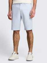 Chino-short met stretch - light blue structure - Nek model vooraanzicht
