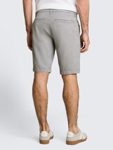 Chino-short met stretch - deep leaf green structure - Neklijn model-achteraanzicht