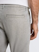 Chino-short met stretch - deep leaf green structure - Detailaanzicht model