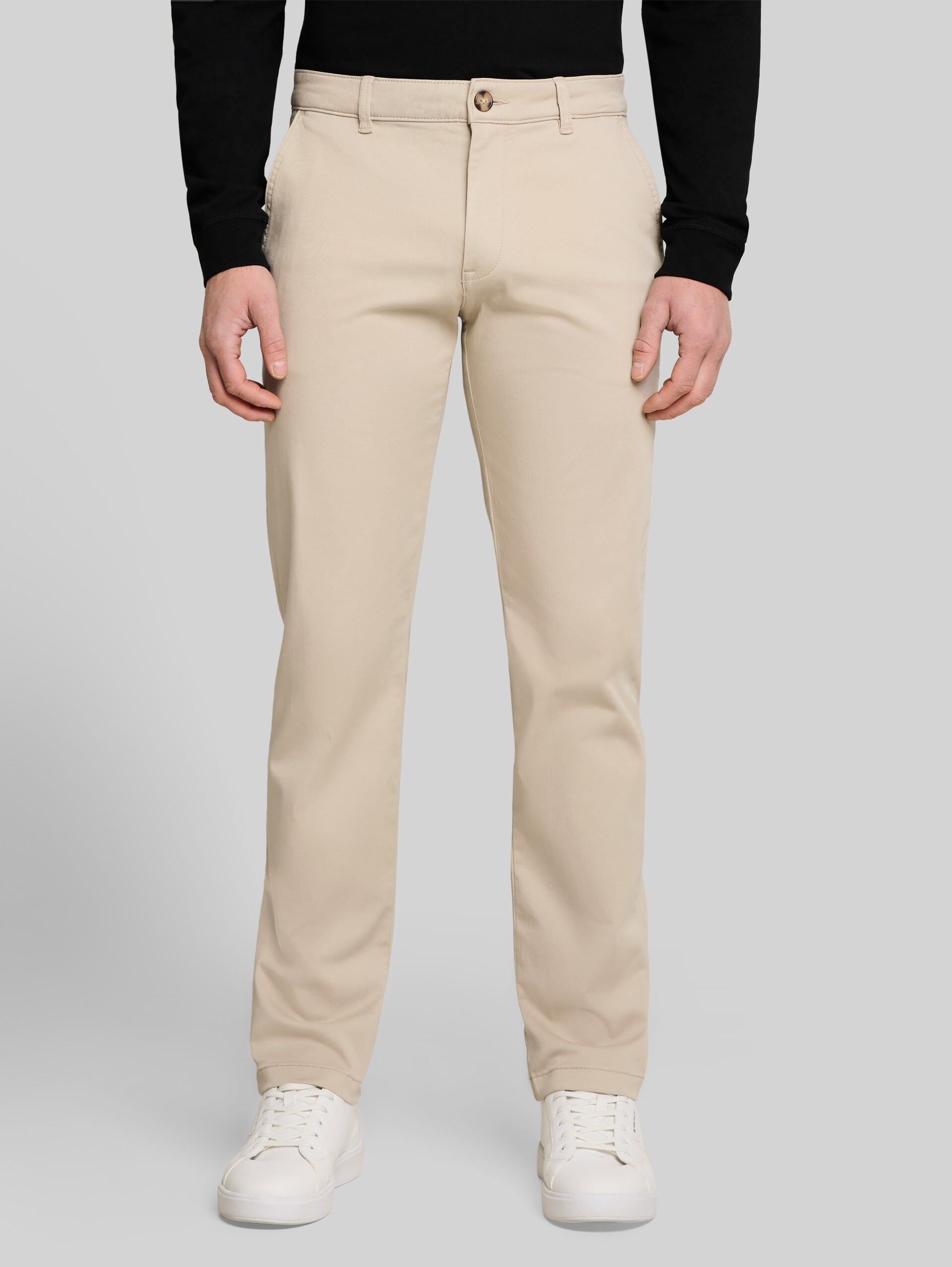 Regular Fit Chino Hose - Cashew Beige - Ausschnitt Model-Vorderansicht