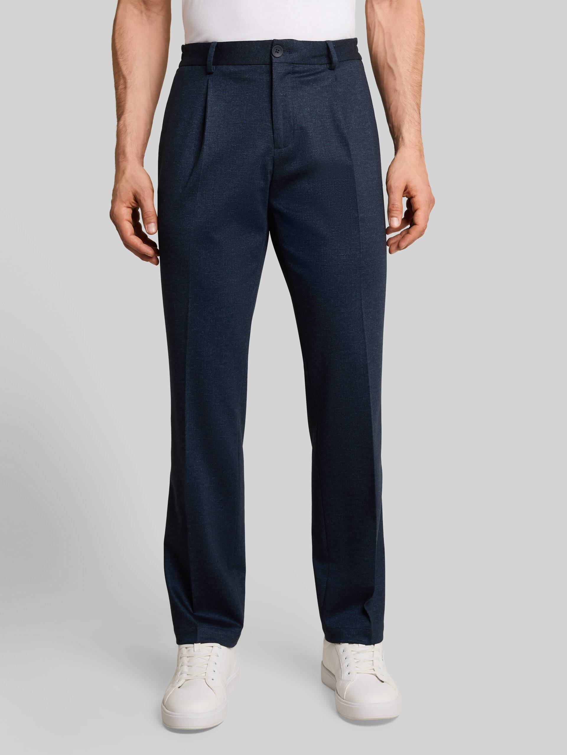 Regular fit chinos - navy twill melange - Neckline model front view