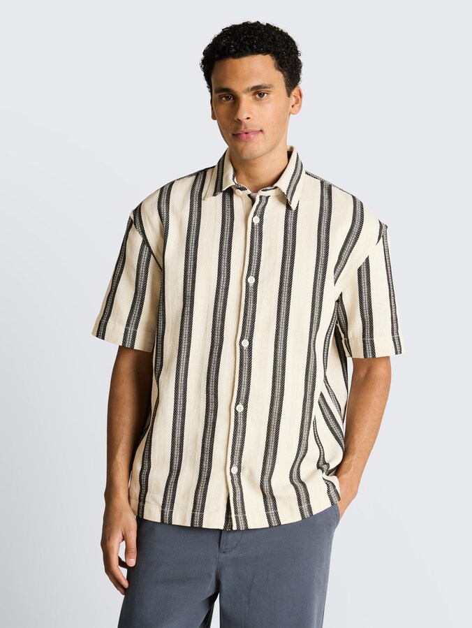 Loose Fit Kurzarmhemd mit Streifenmuster von Denim Male, wool white big stripe