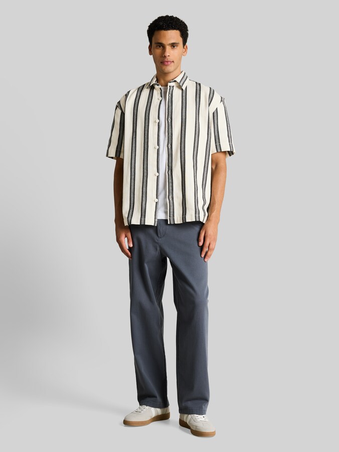 Loose-fit short-sleeved shirt with a striped pattern by Denim Male, wool white big stripe