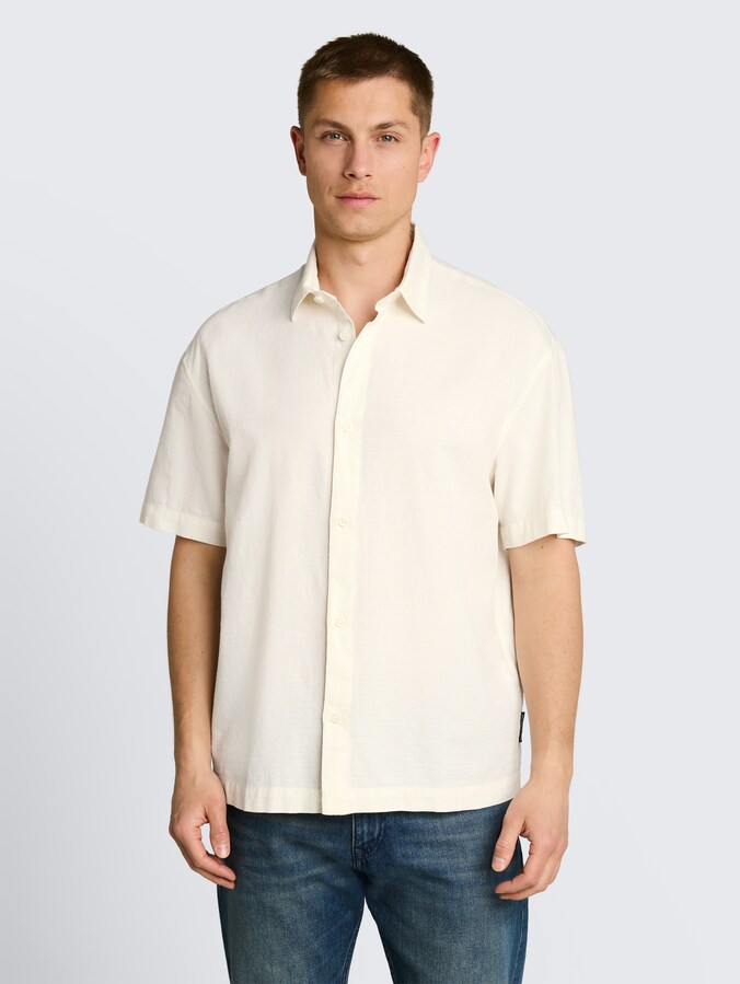 Loose Fit Kurzarmhemd aus Baumwolle von Denim Male, Wool White