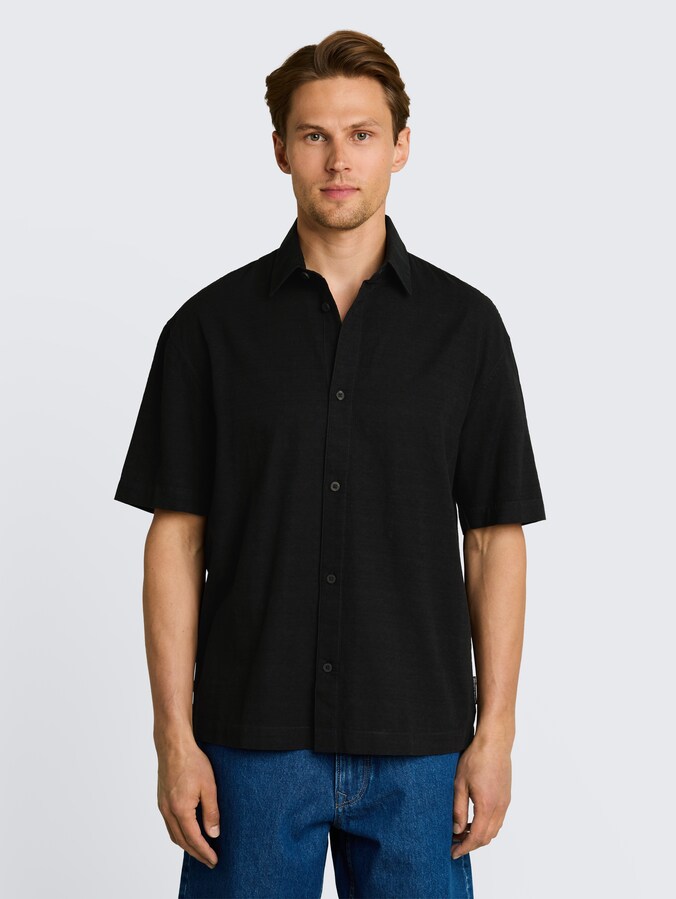 Loose Fit Kurzarmhemd aus Baumwolle von Denim Male, Black