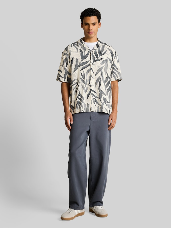 Loose Fit Resort Kurzarmhemd mit Muster von Denim Male, white black watery leaf print