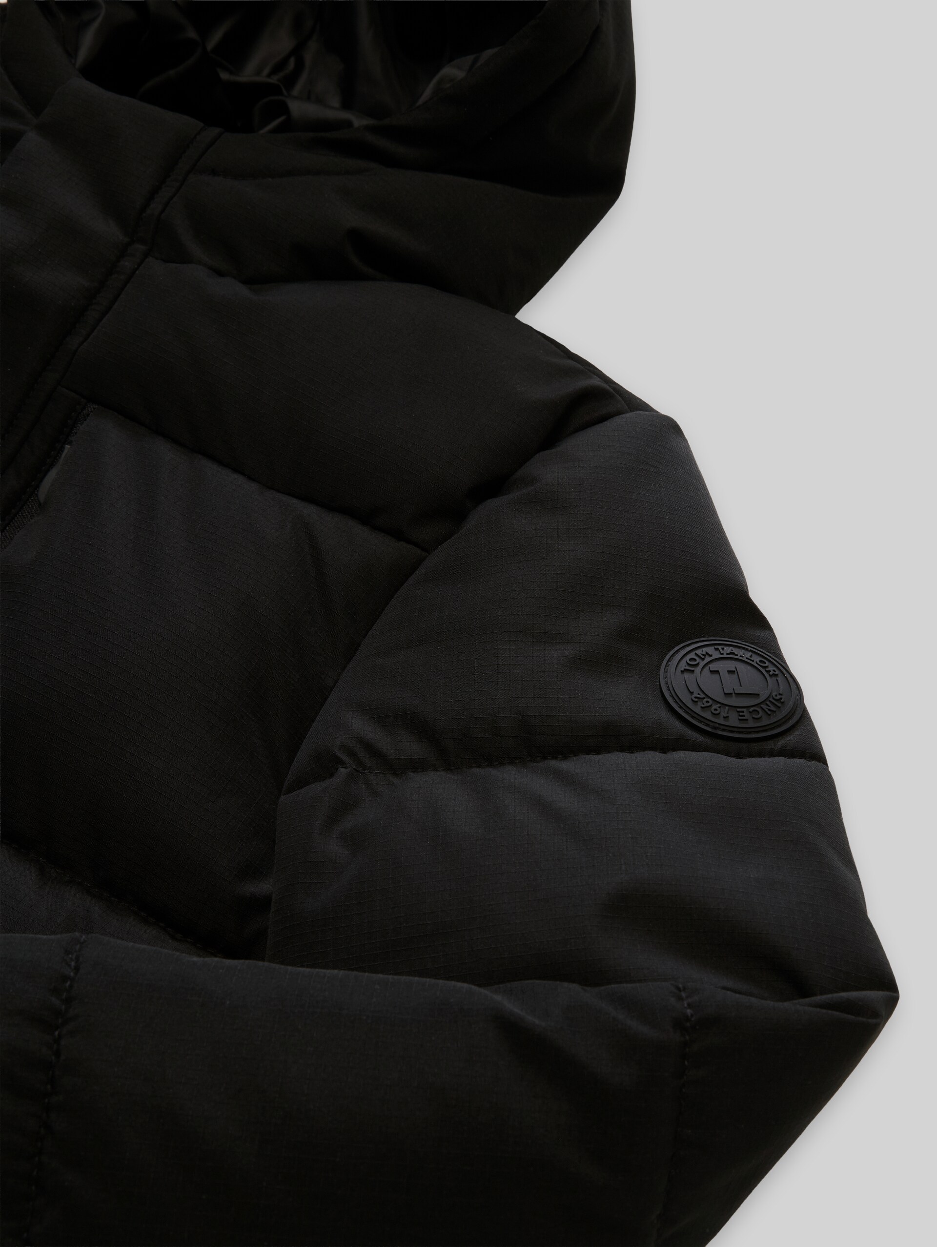 Pufferjack van waterafstotend materiaal - Black - Detailaanzicht model