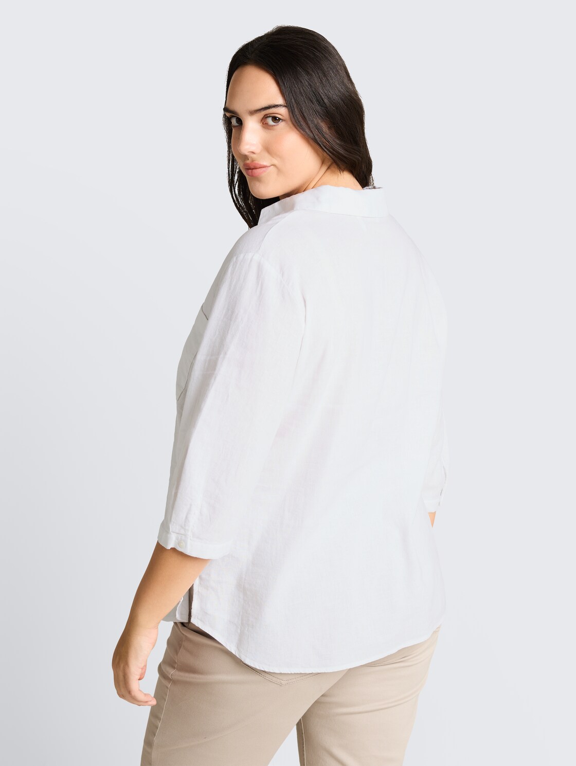 Plus Size - Hemdbluse mit Leinenanteil - White - Auschnitt Model-Rückansicht