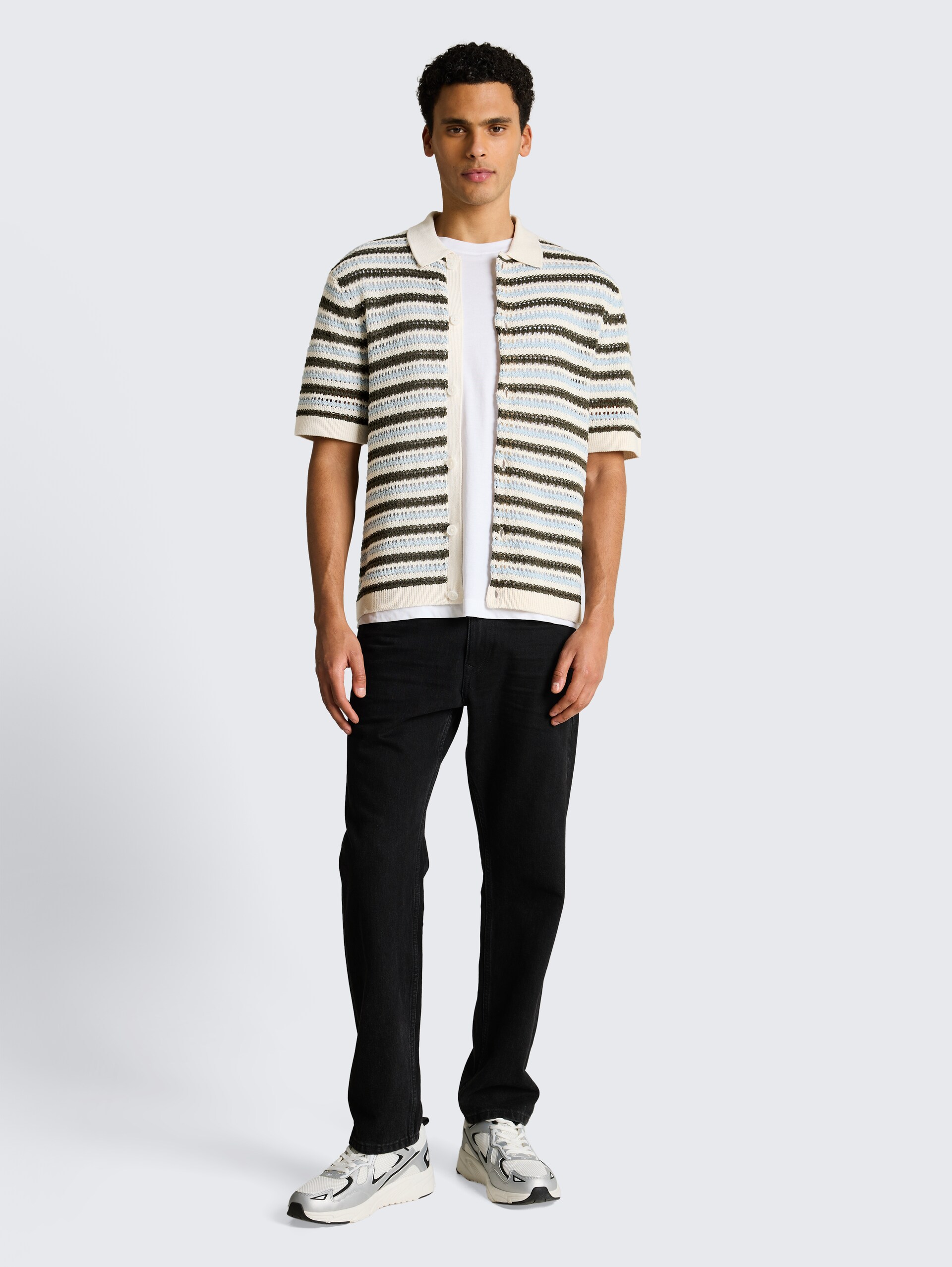 Strick-Poloshirt mit Streifenmuster - olive light blue stripe - Model-Vorderansicht