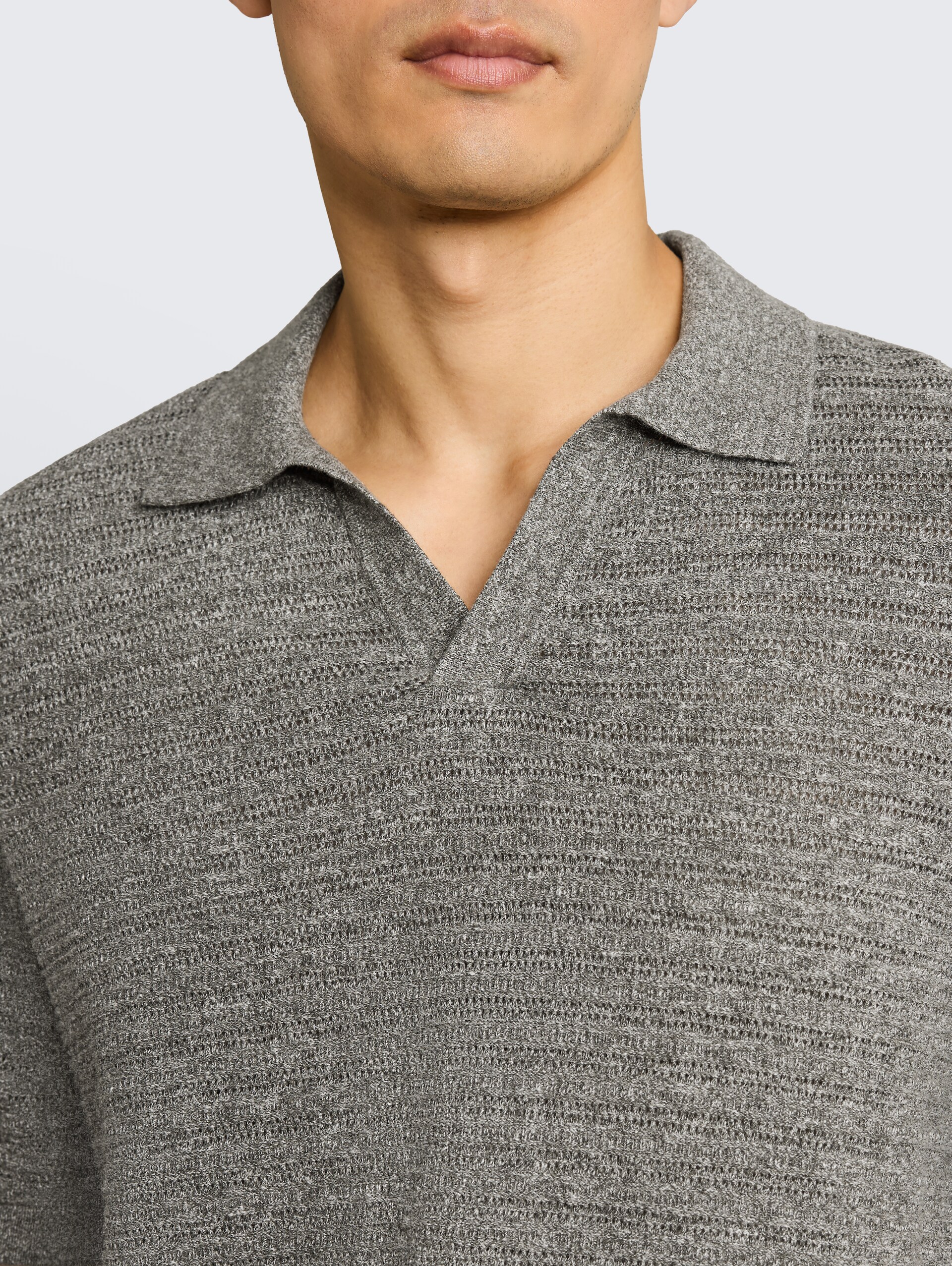 Polo en maille avec une touche de lin - deep leaf green melange - Vue détaillée du modèle