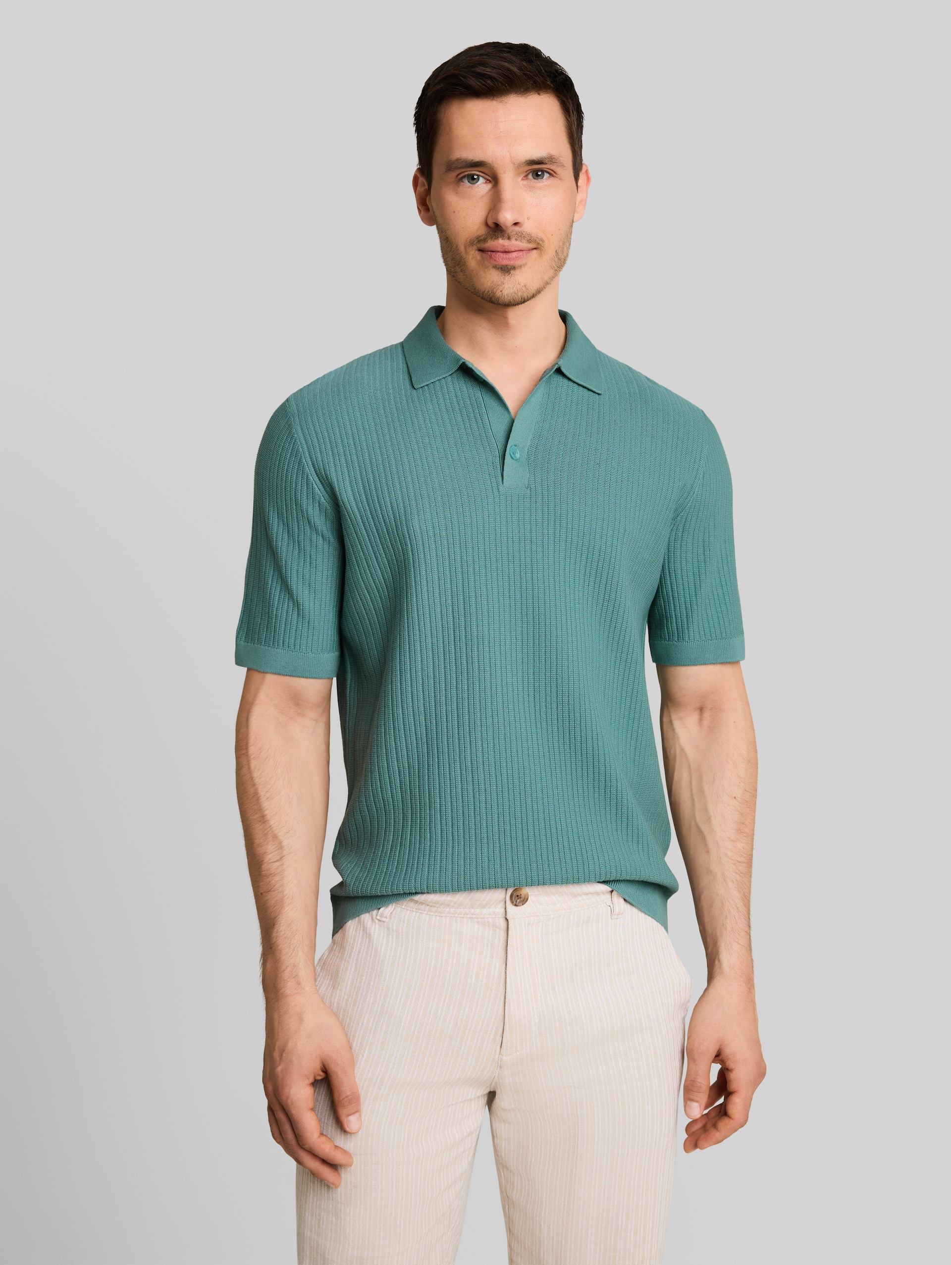 Knitted cotton polo shirt - Mineral Stone Blue - Neckline model front view