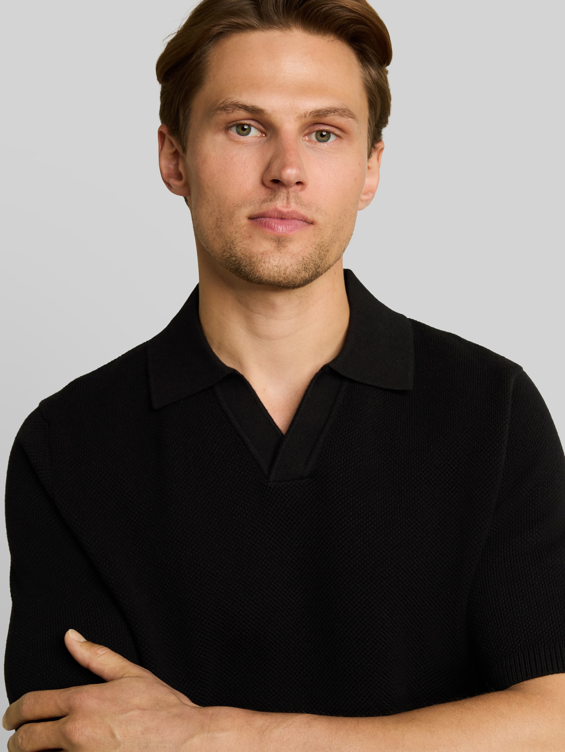 Piqué Strick-Poloshirt aus Baumwolle - Black - Detail-Model-Ansicht