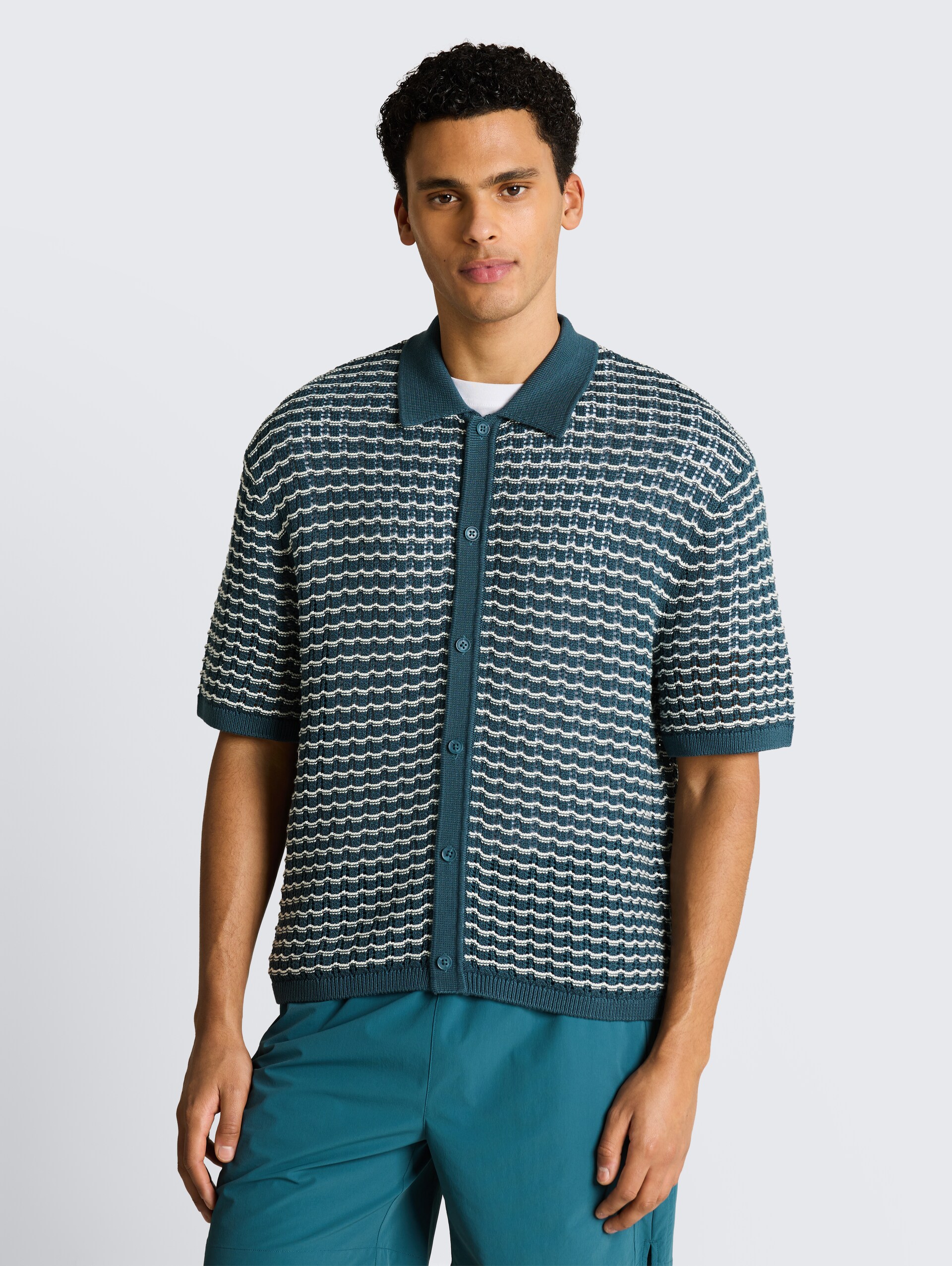 Strick-Poloshirt mit Lochmuster - tide petrol white structure - Ausschnitt Model-Vorderansicht