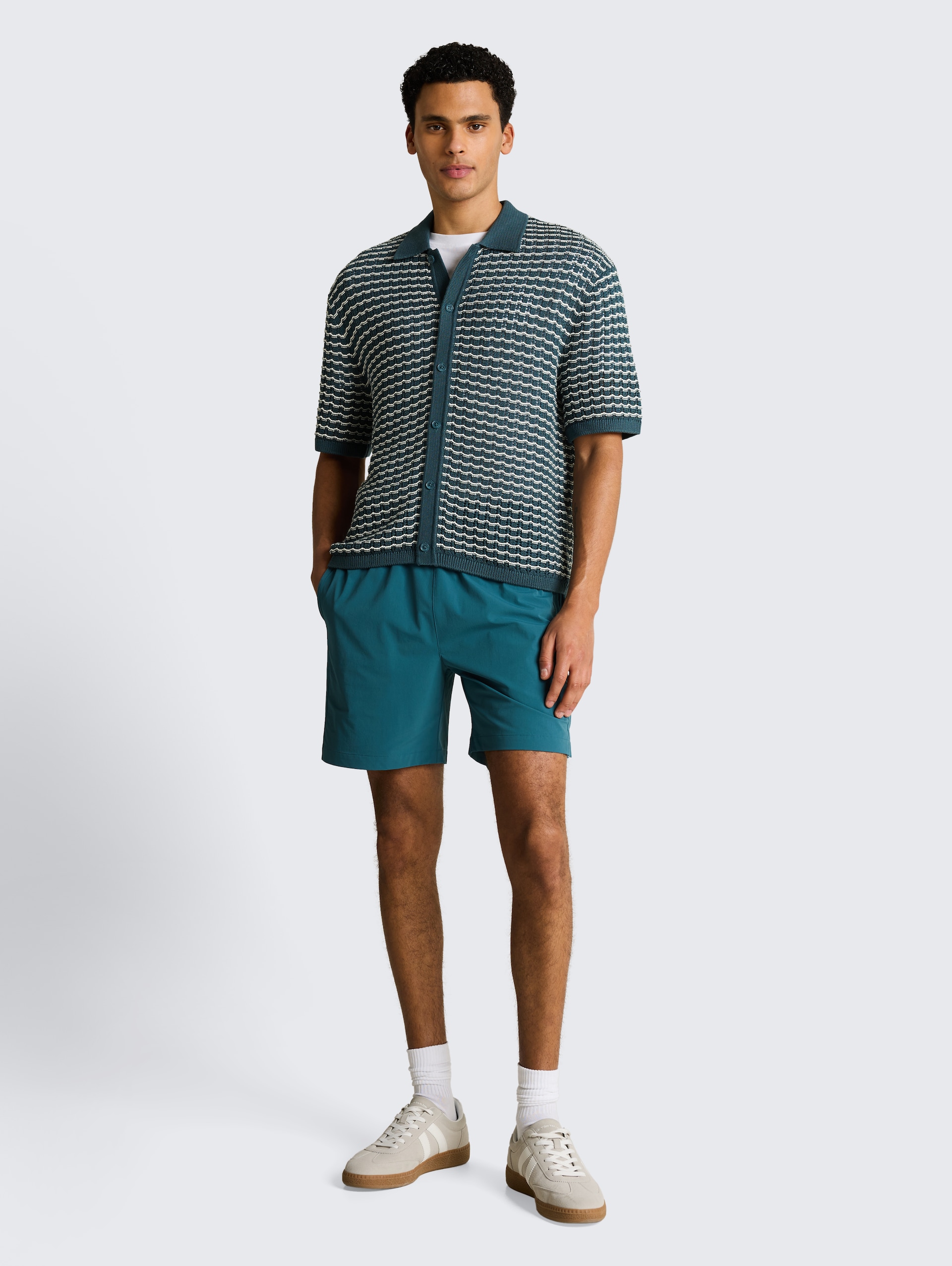 Strick-Poloshirt mit Lochmuster - tide petrol white structure - Model-Vorderansicht