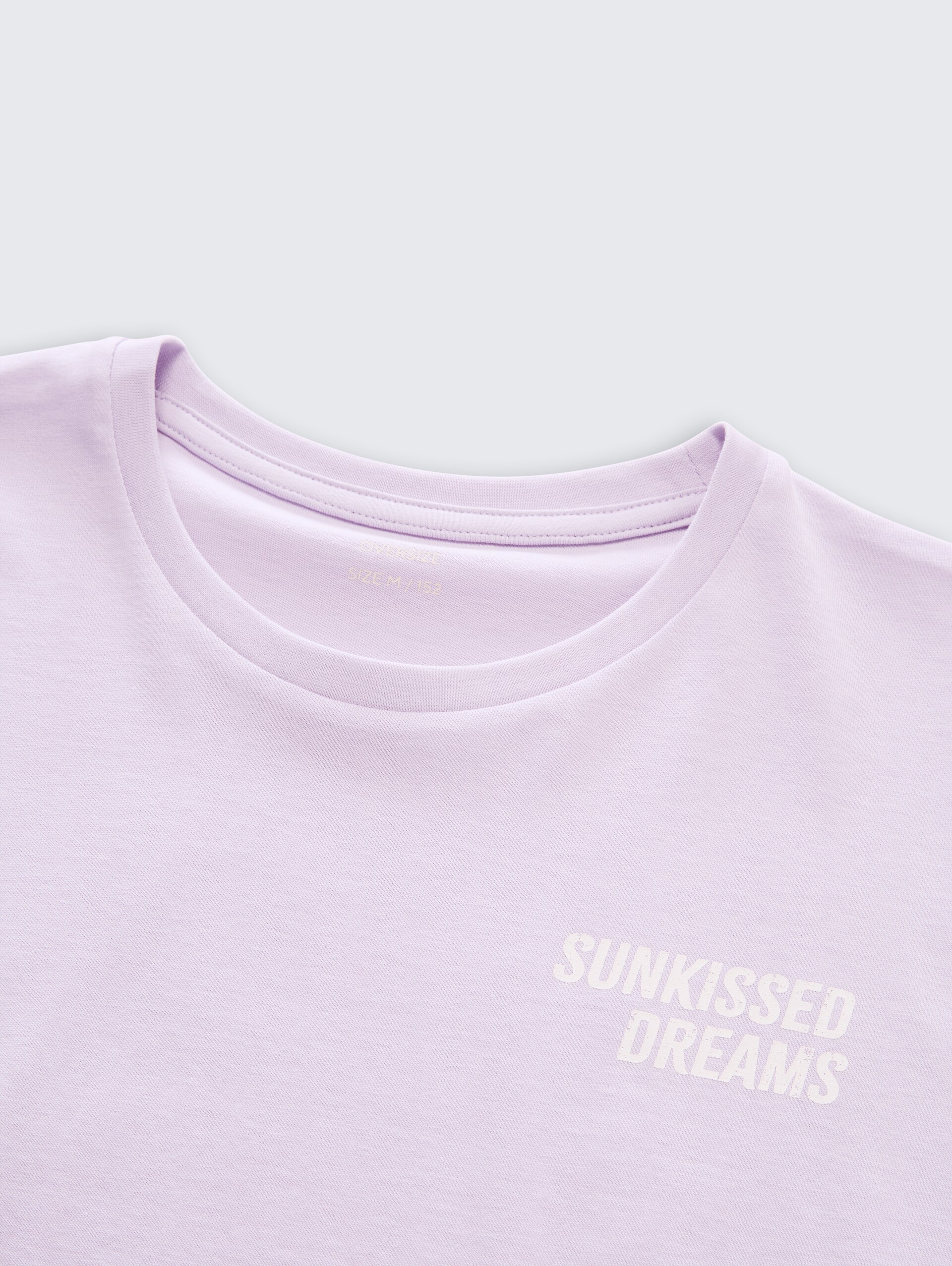 Oversize T-Shirt mit Rückenprint - cool lilac - Detail-Model-Ansicht