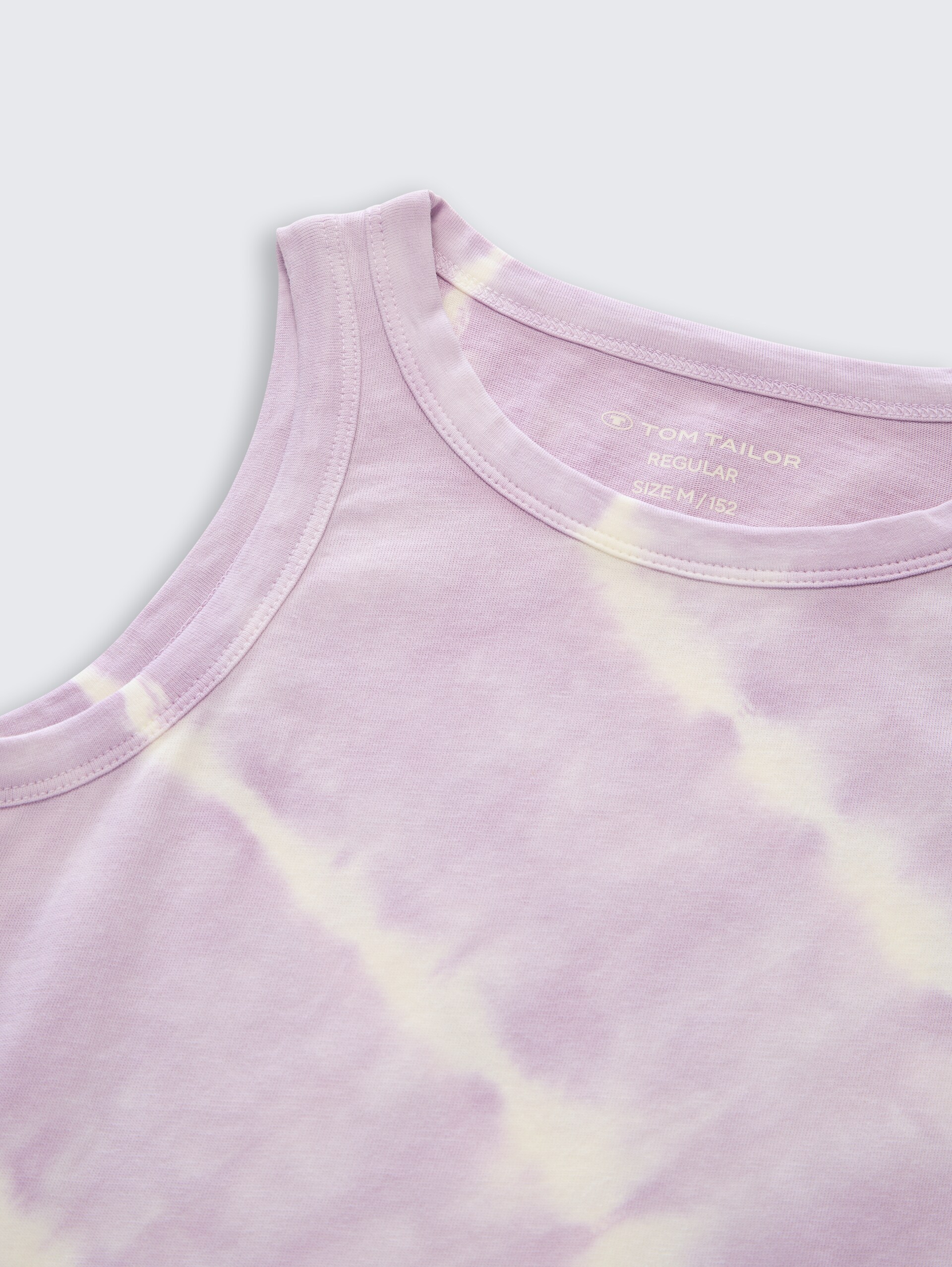 Mini-Kleid mit Batikmuster - soft lilac tie dye - Detail-Model-Ansicht