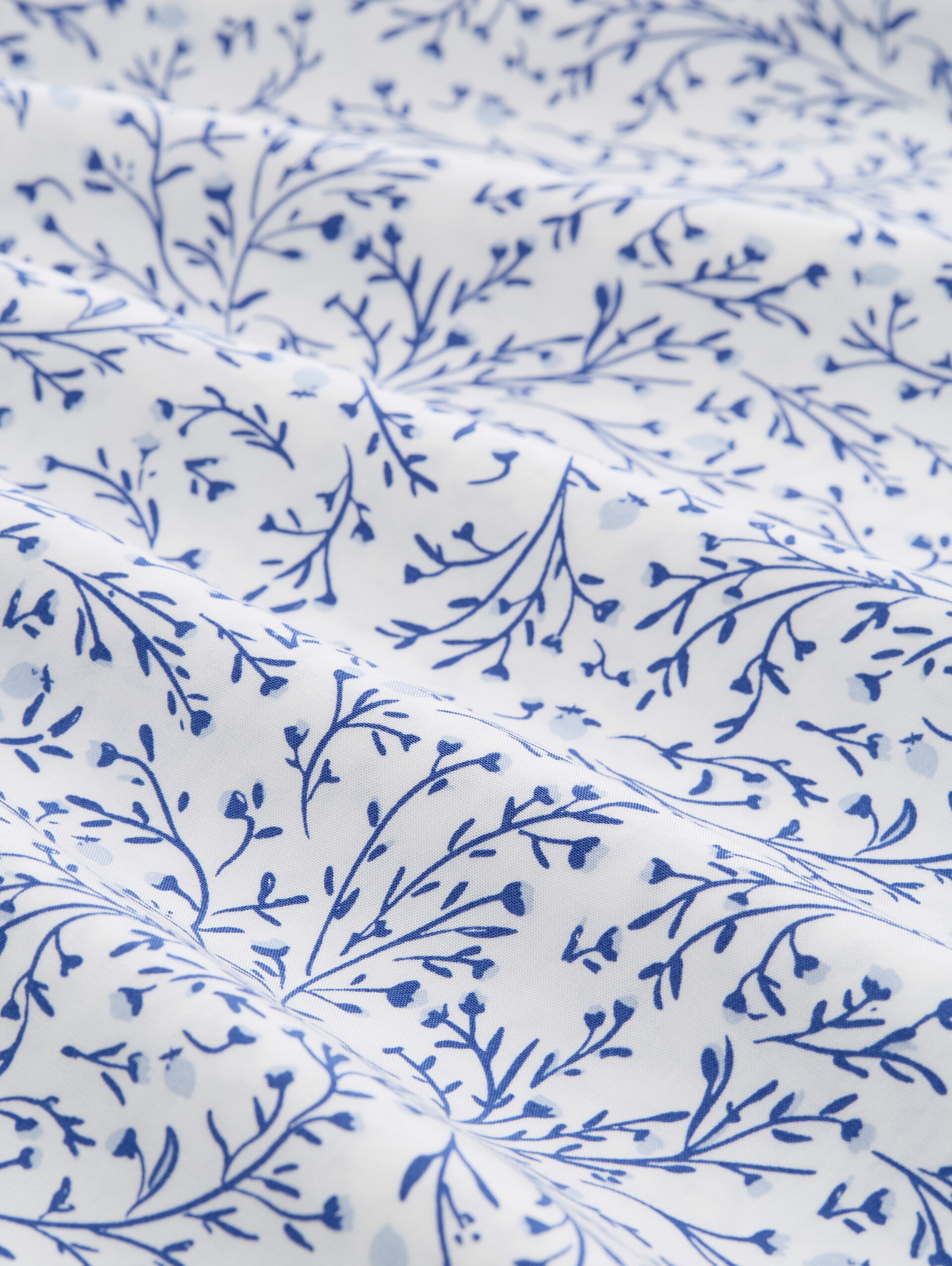 Blouse met patroon - white small leaves design - Materiaalweergave
