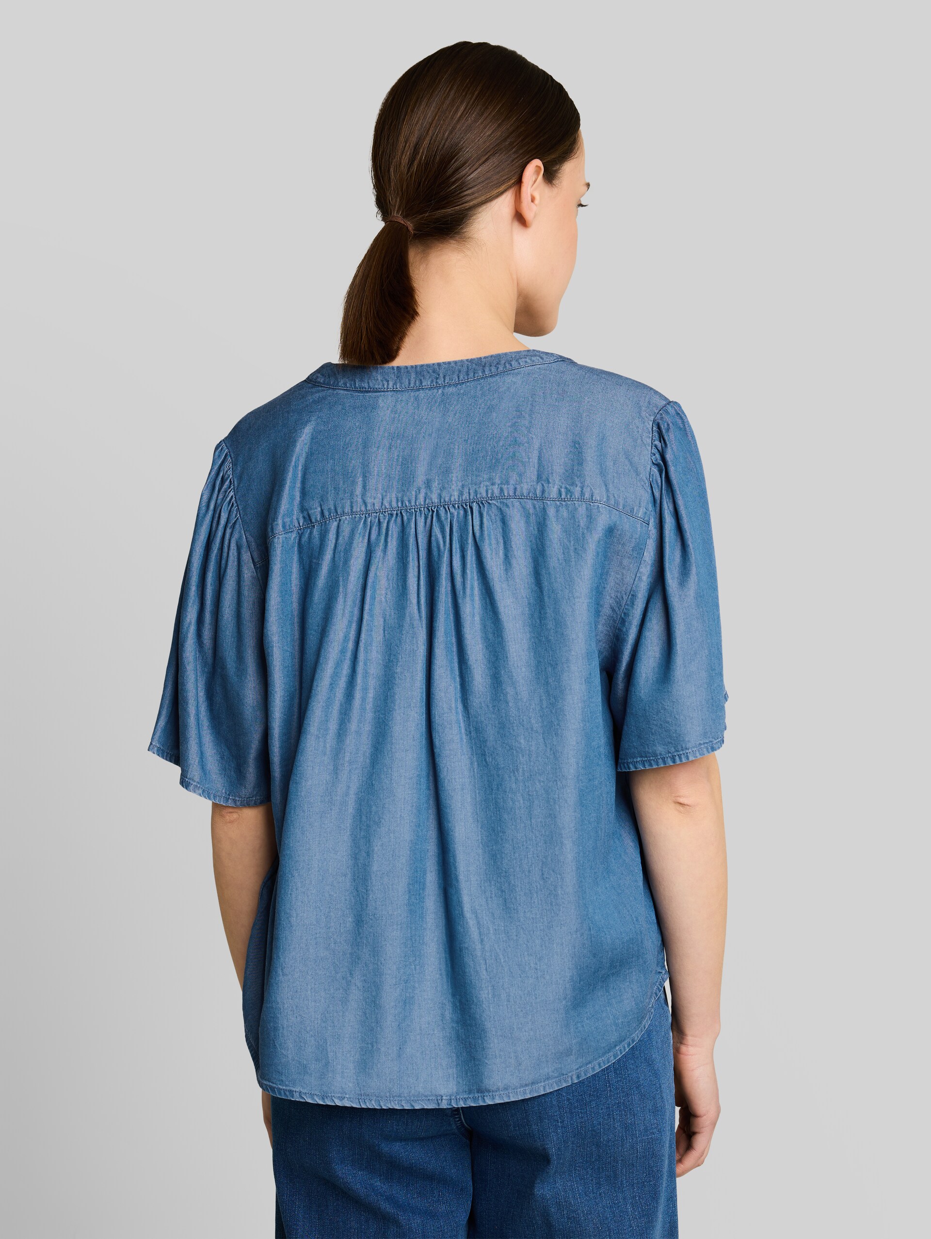 Blouse with tassels - Clean Light Stone Blue Denim - Neckline model-back view