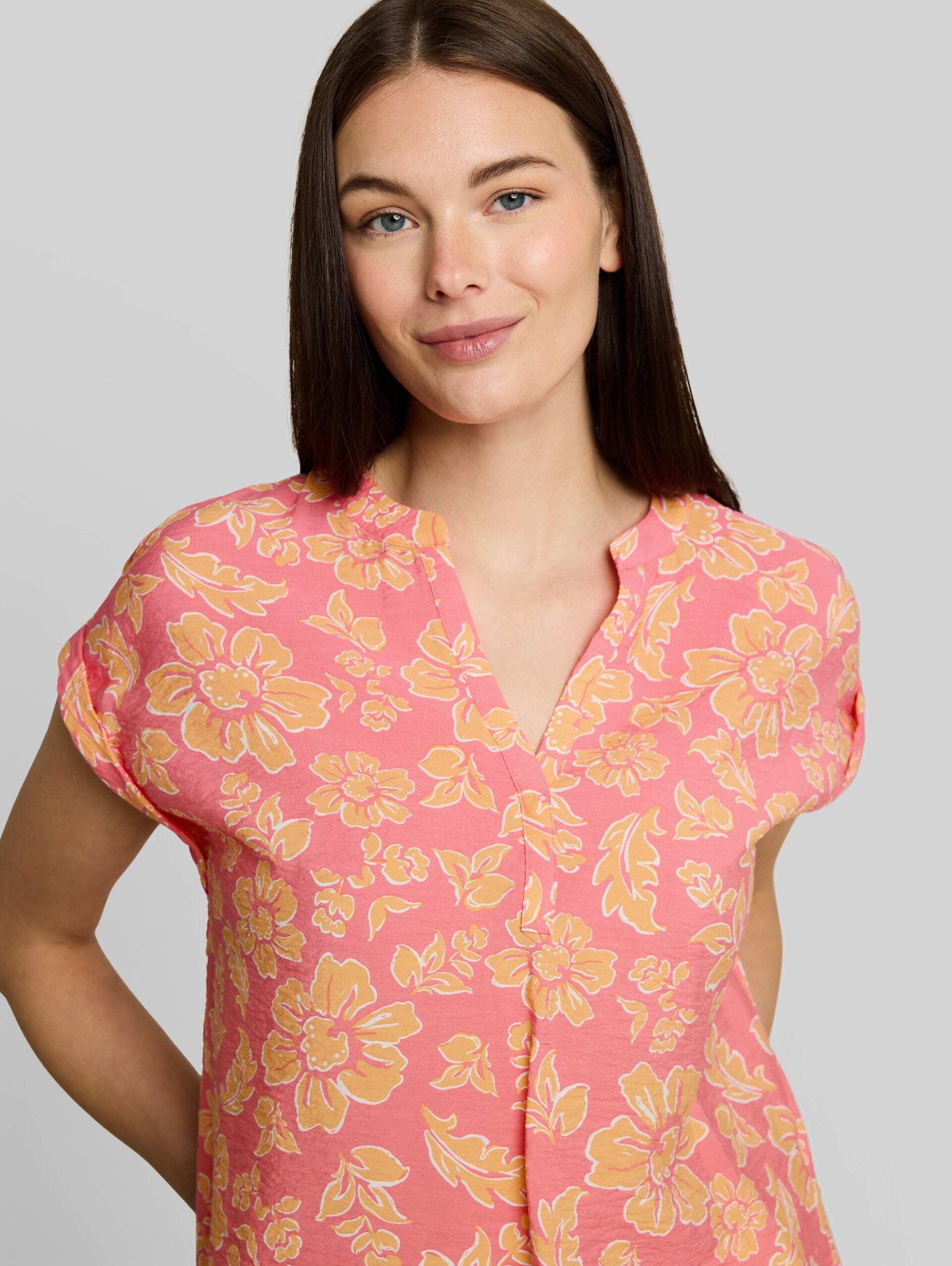 Blouse ample à encolure en V - pink big flower design - Vue détaillée du modèle