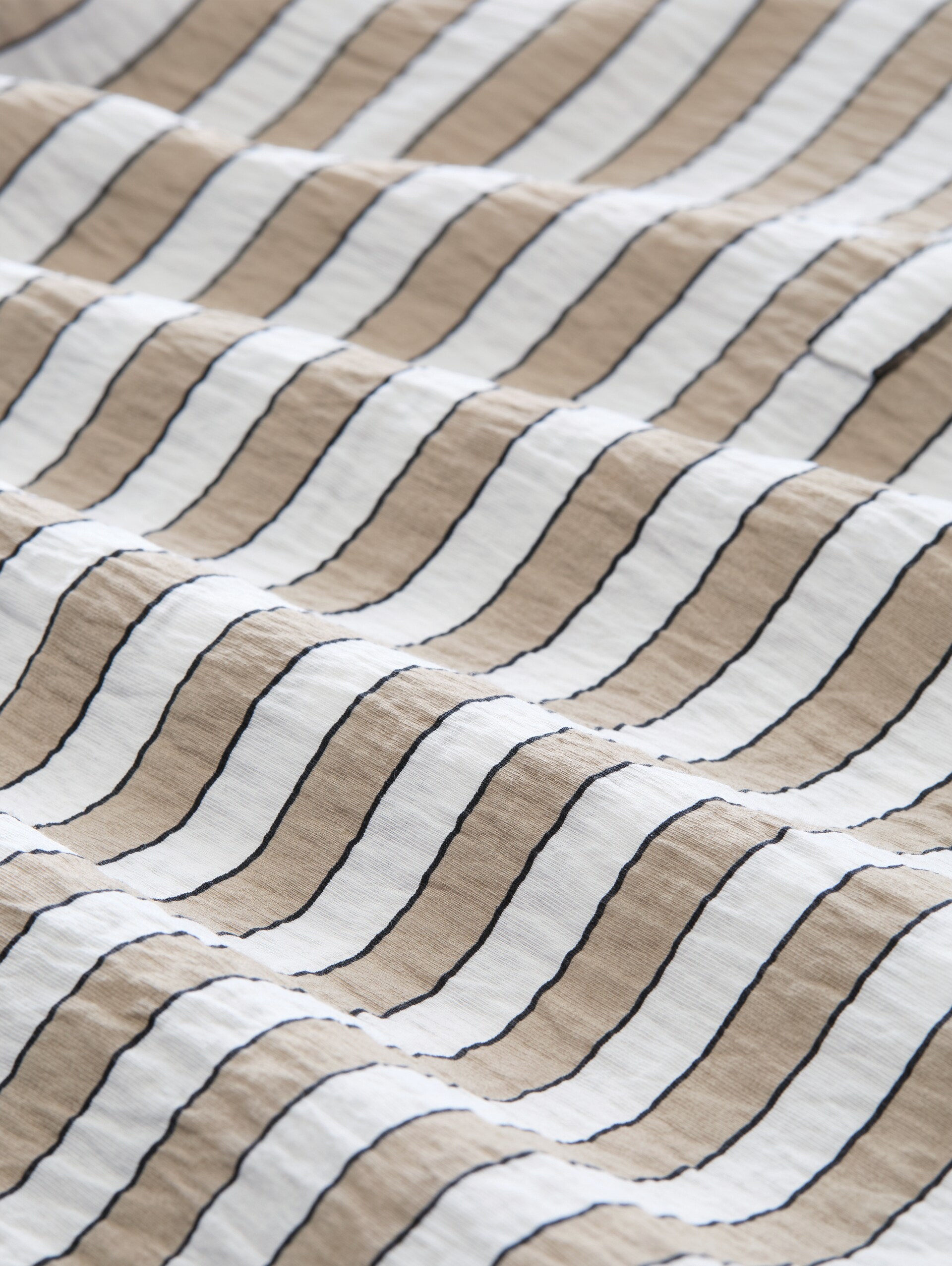 Losvallende blouse met V-hals - olive white irregular stripe - Materiaalweergave