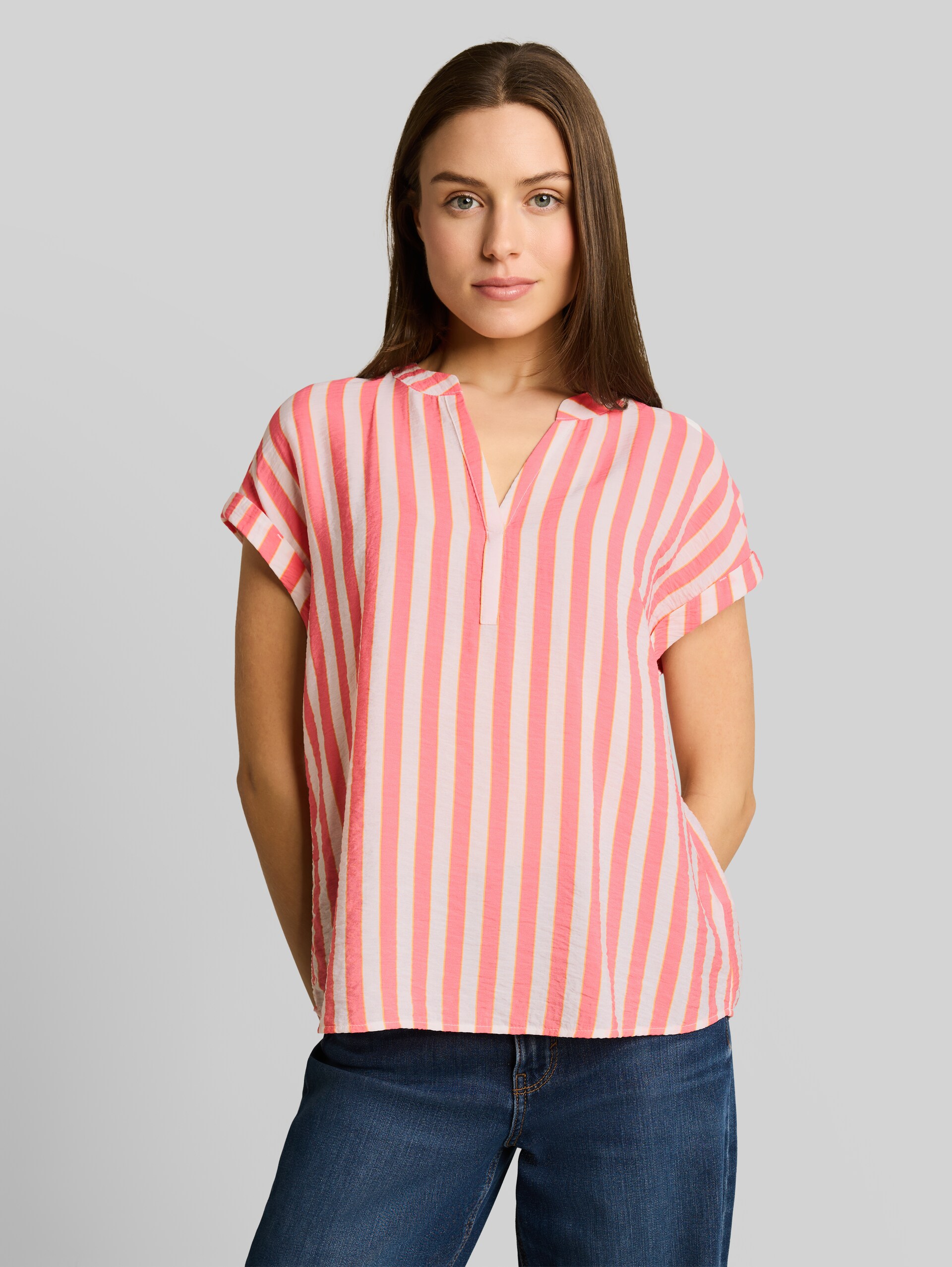 Blouse ample à encolure en V - pink white irregular stripe - Découpe Vue de face du modèle