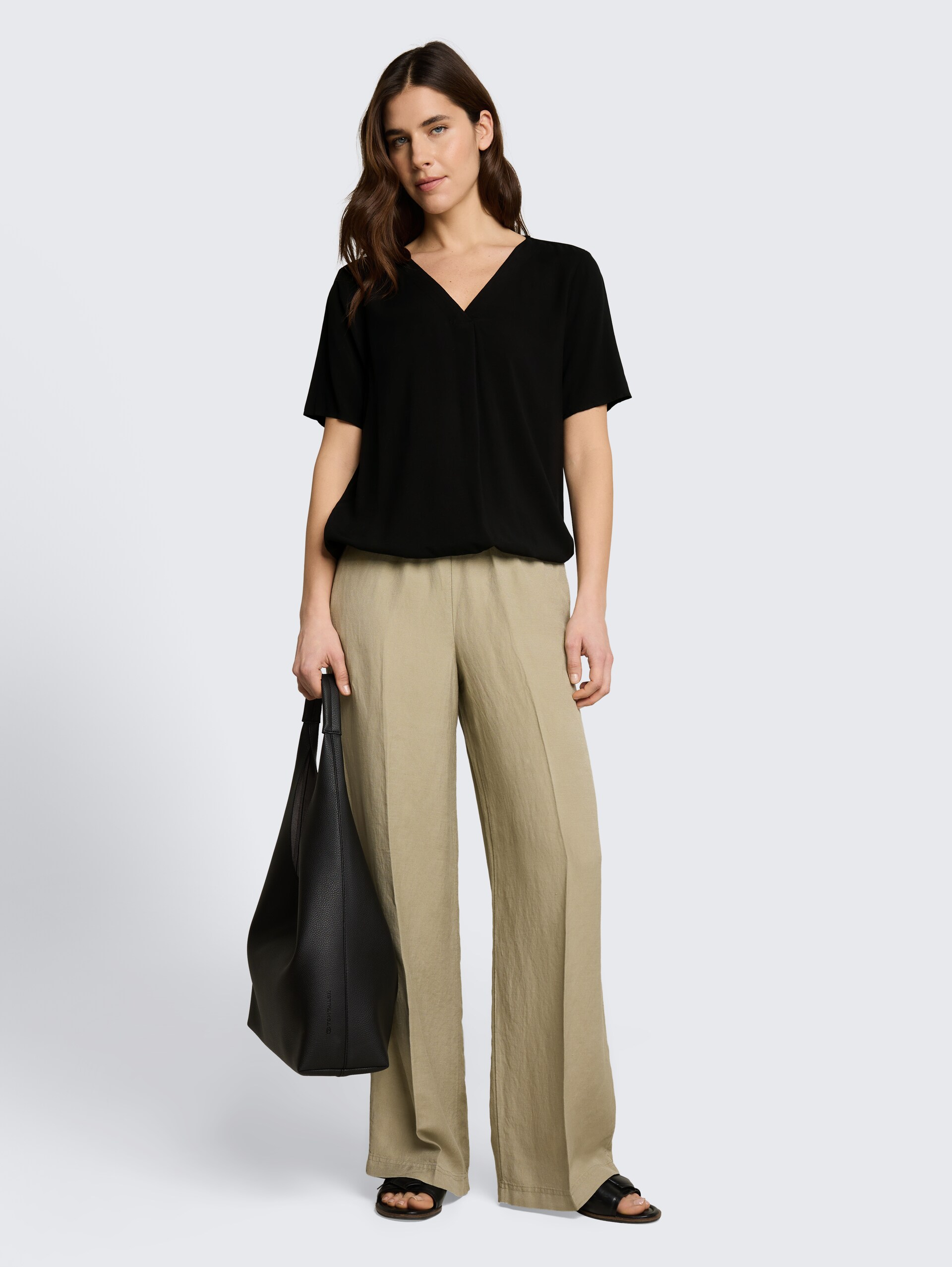 Blouse van viscose - deep black - Model vooraanzicht