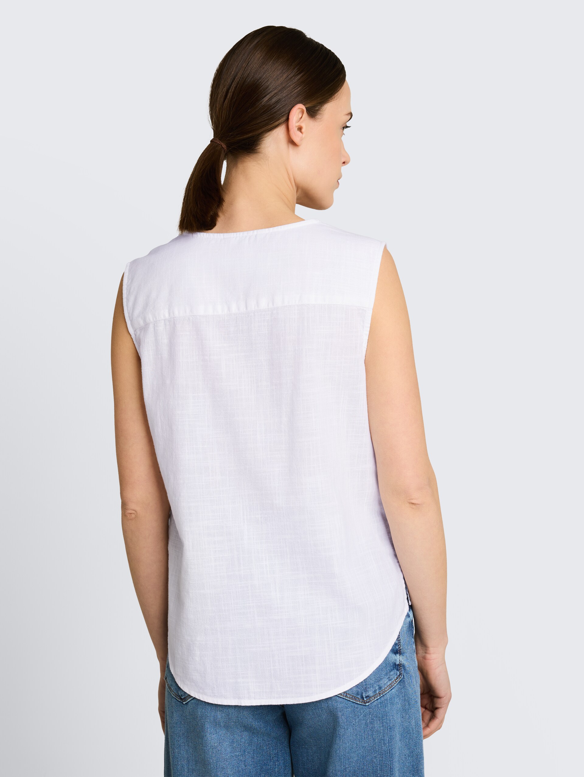 Blouse van katoen - White - Neklijn model-achteraanzicht