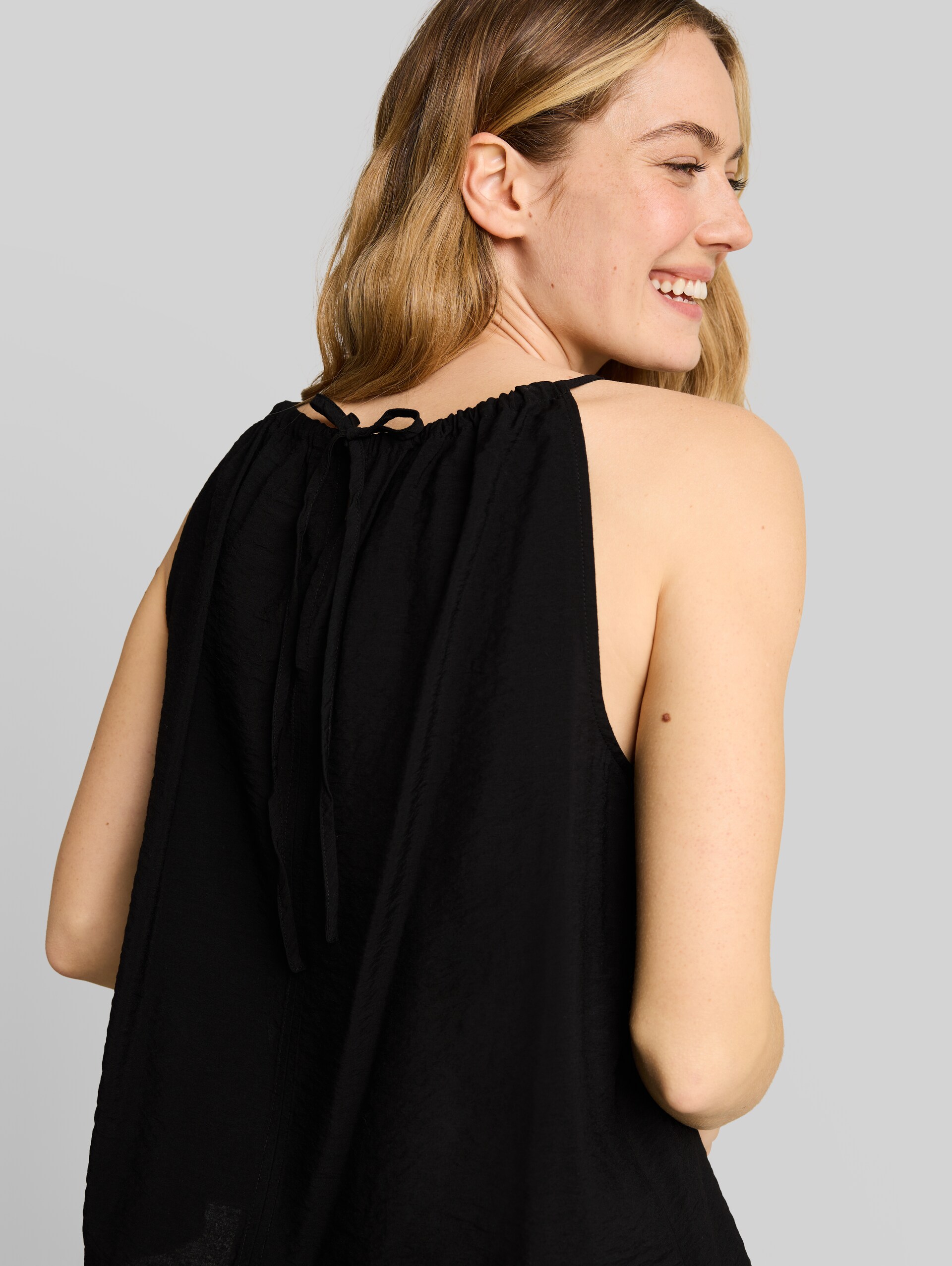 Blouse top with gathers - deep black - Detail model view