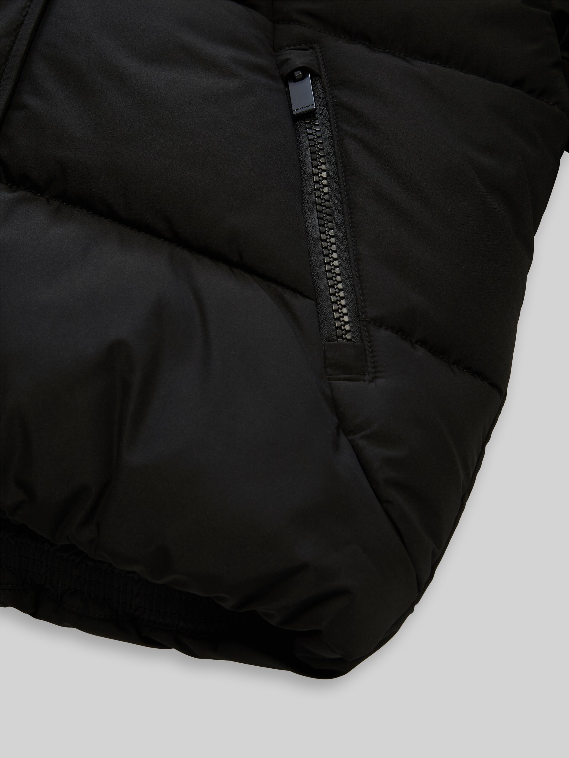 Puffer-Jacke mit abnehmbarer Kapuze - deep black - Detail-Model-Ansicht