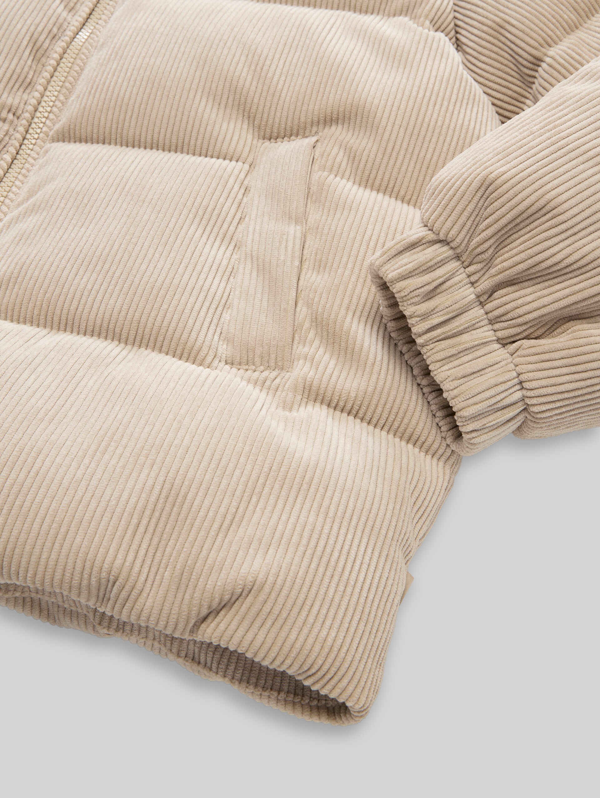 Veste matelassée en velours côtelé avec col montant - Cashew Beige - Vue détaillée du modèle